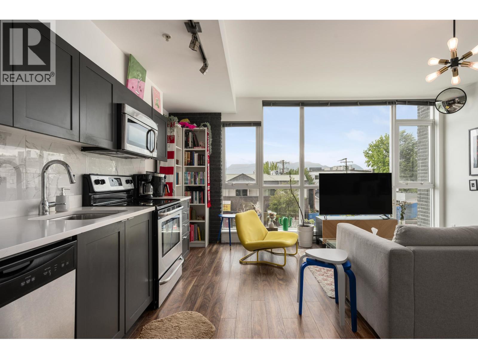208 2511 Quebec Street Property Photo 9