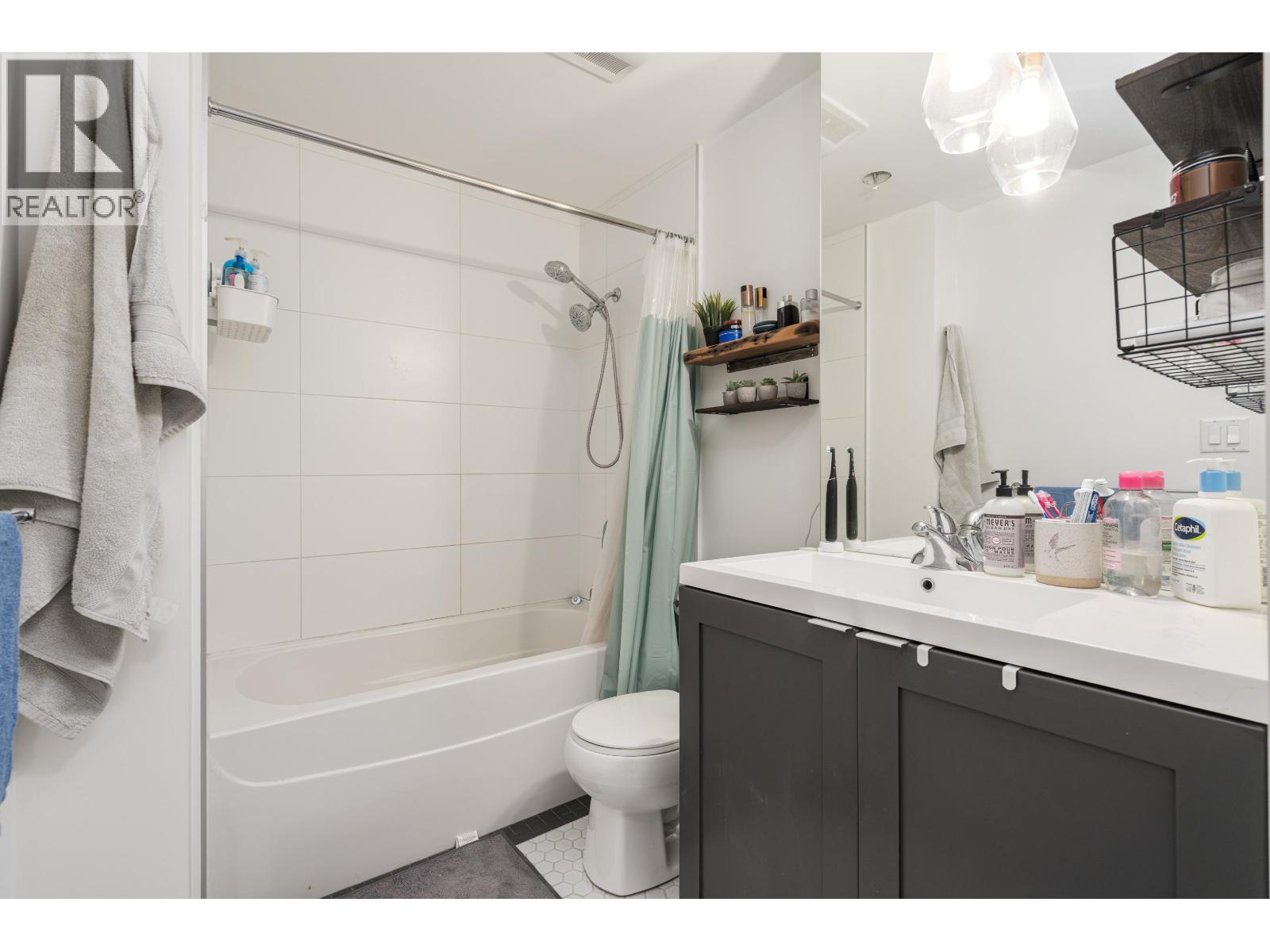 208 2511 Quebec Street Property Photo 13