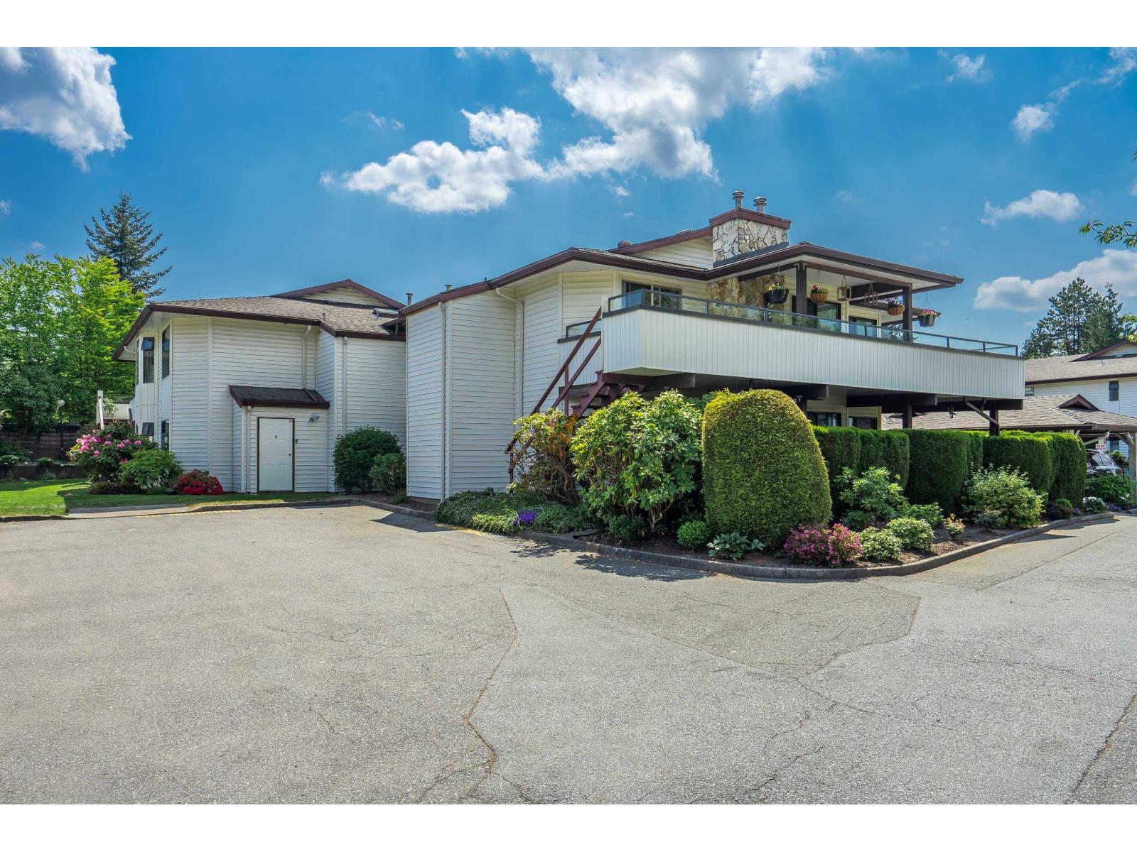 137 15153 98 Avenue Property Photo 1