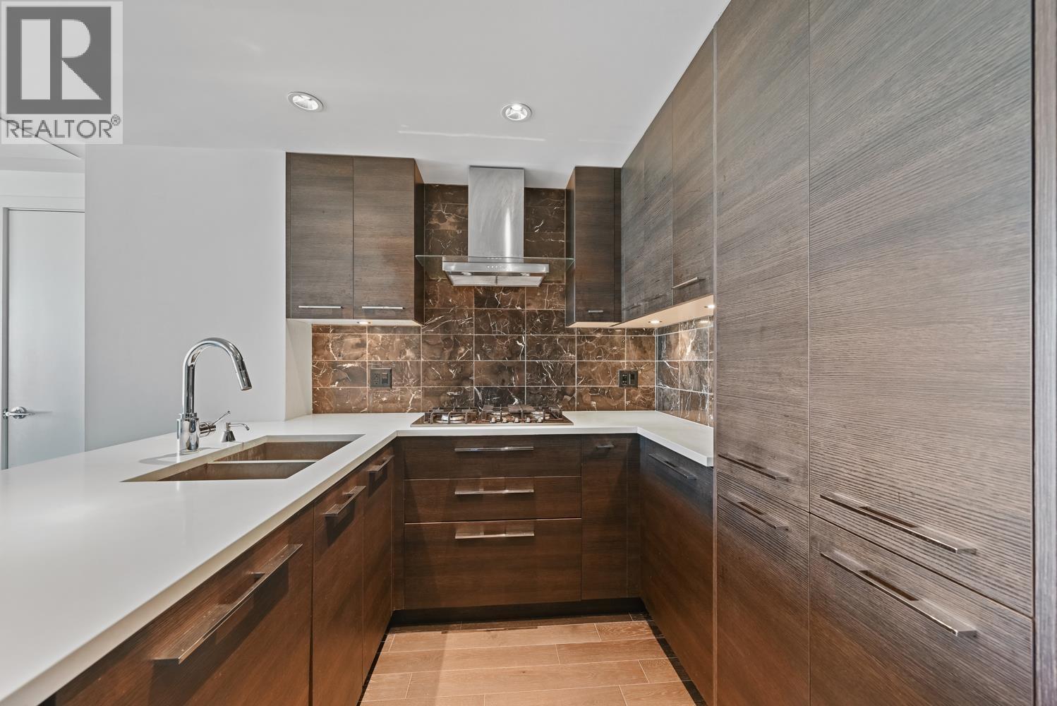 1007 7468 Lansdowne Road Property Photo 9