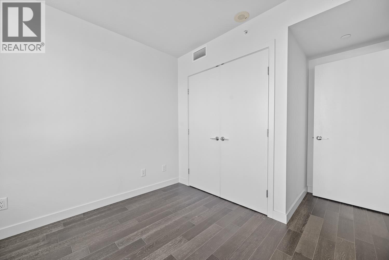 1007 7468 Lansdowne Road Property Photo 17