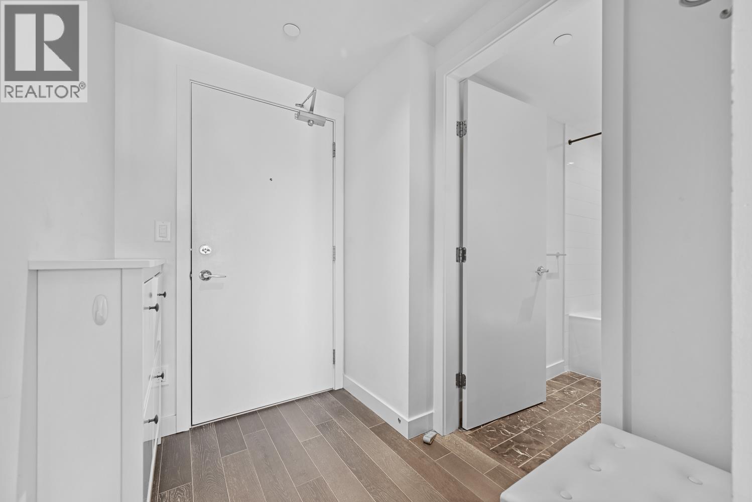 1007 7468 Lansdowne Road Property Photo 21