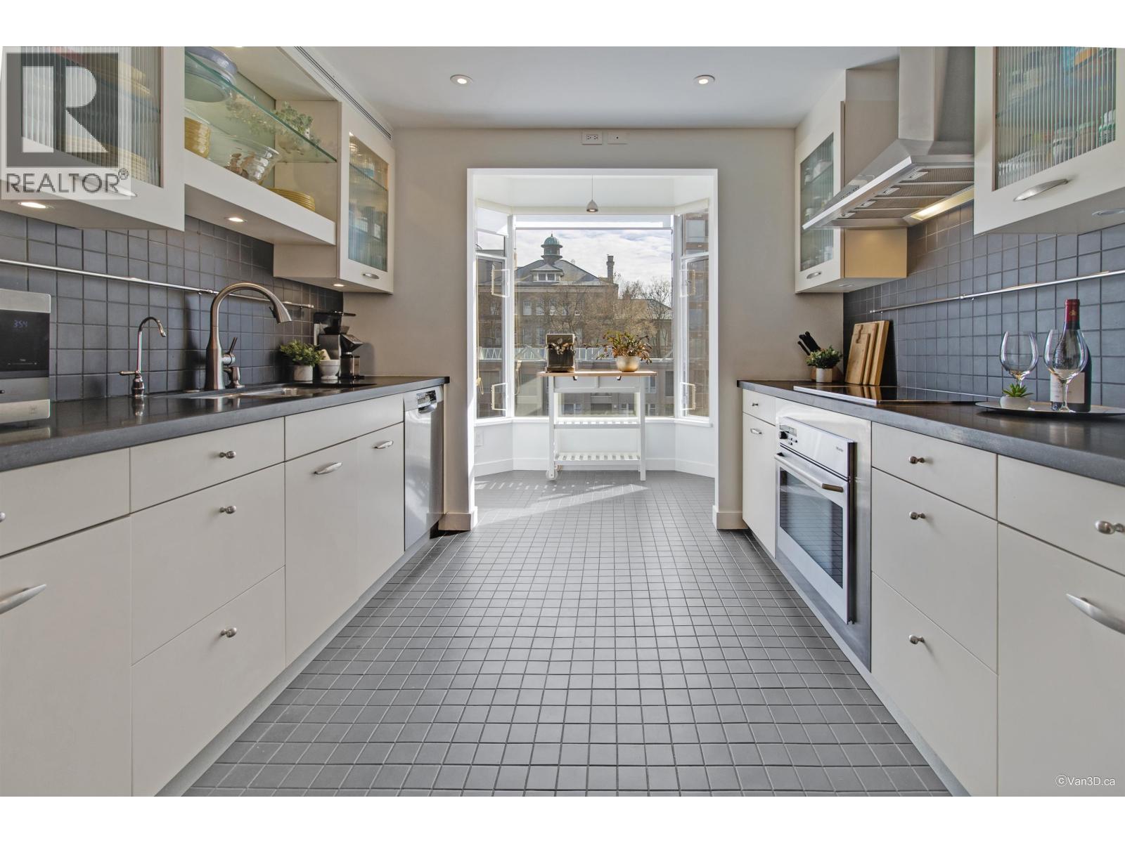 401 2628 Ash Street Property Photo 1