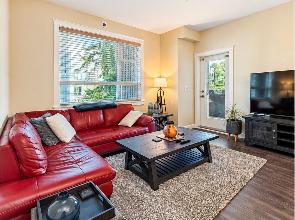 405 3535 146a Street Property Photo 1