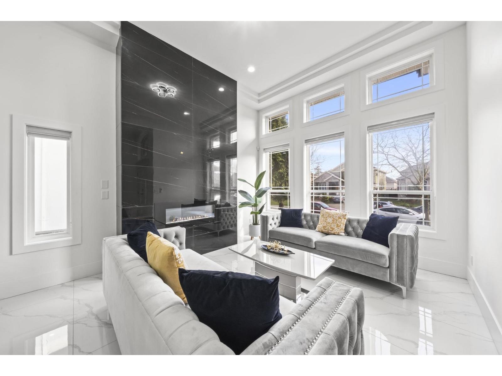 15079 67 Avenue Property Photo 2