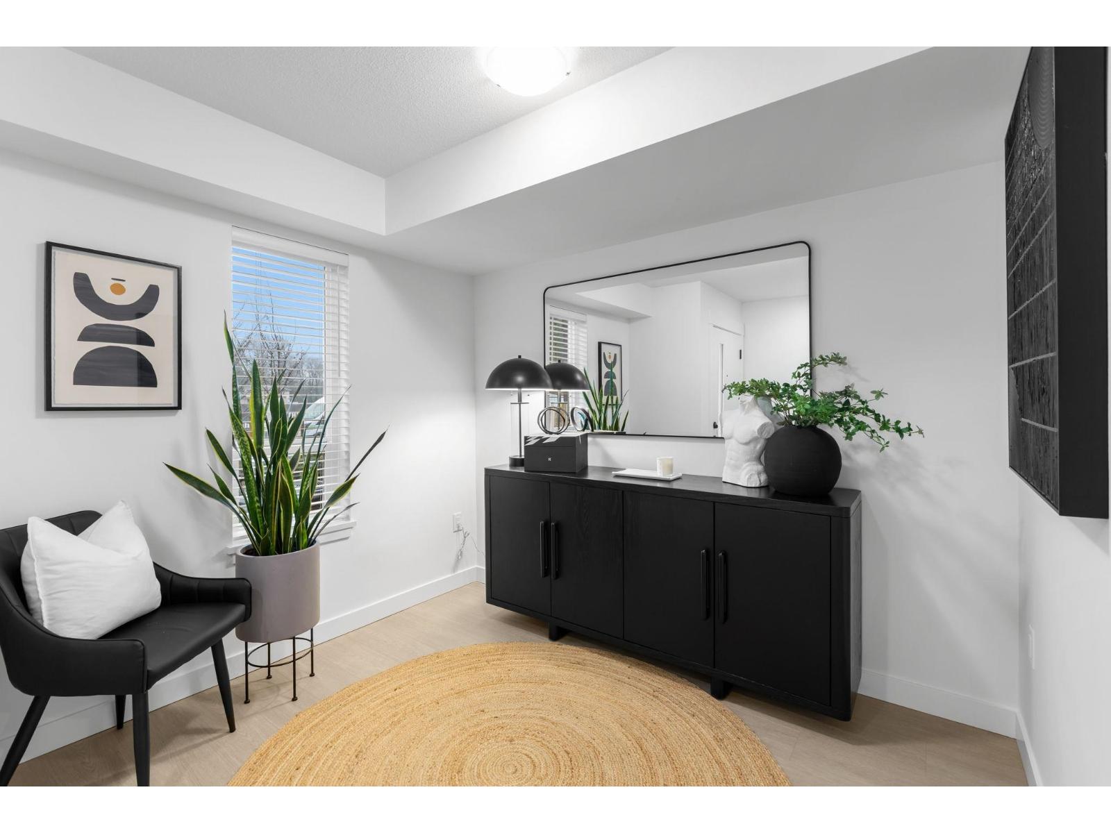 44 2886 Montrose Avenue Property Photo 4