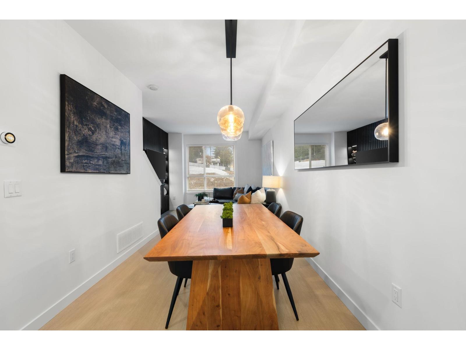 44 2886 Montrose Avenue Property Photo 12