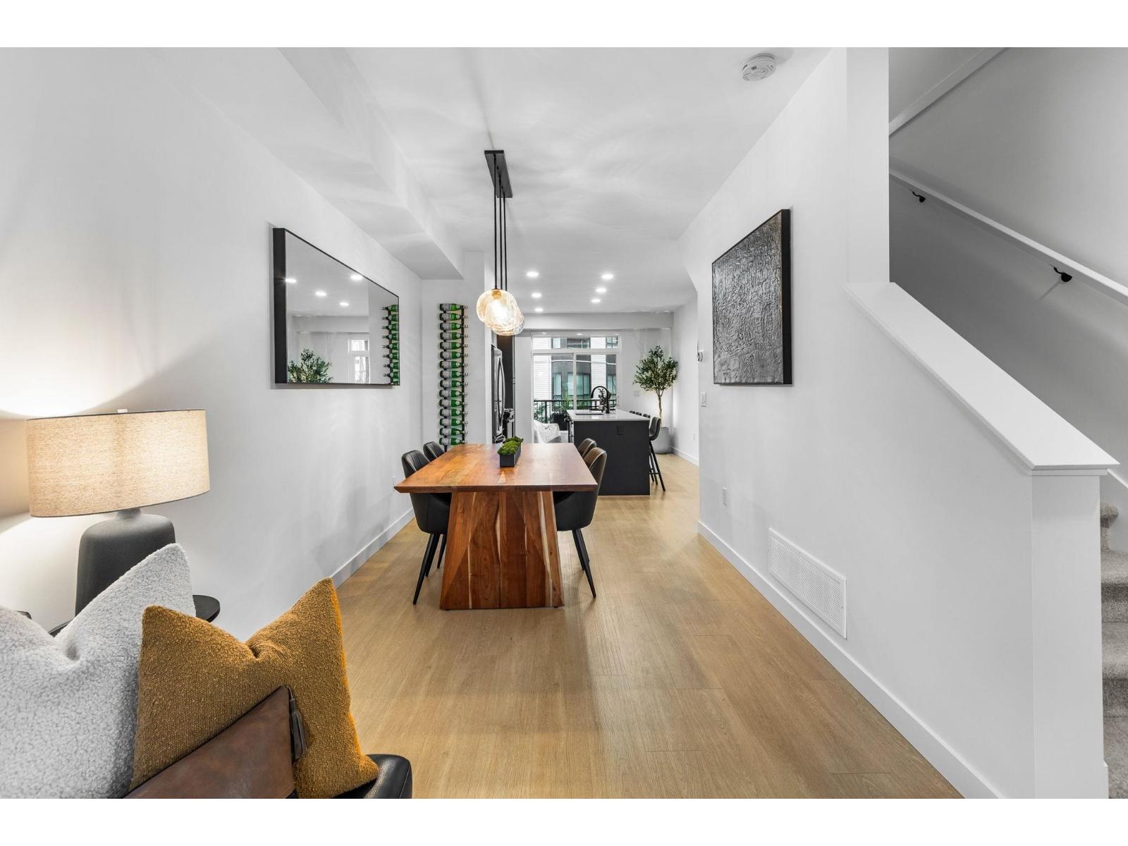 44 2886 Montrose Avenue Property Photo 16
