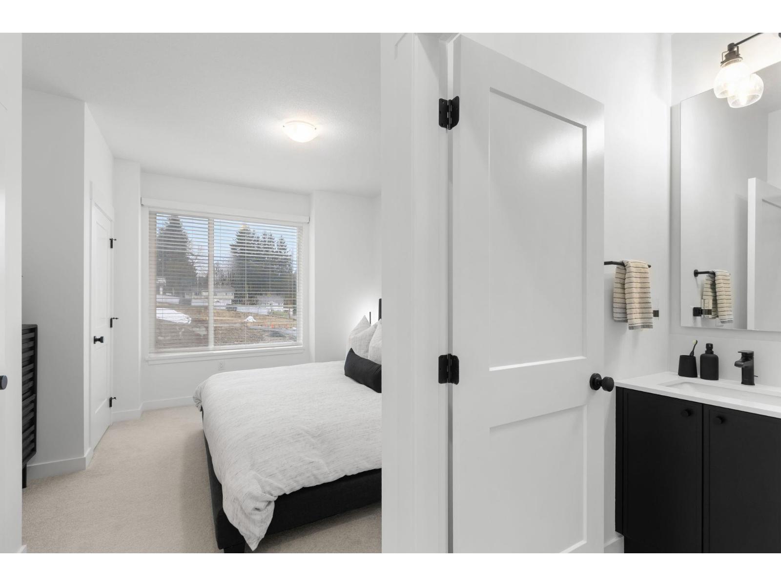 44 2886 Montrose Avenue Property Photo 20