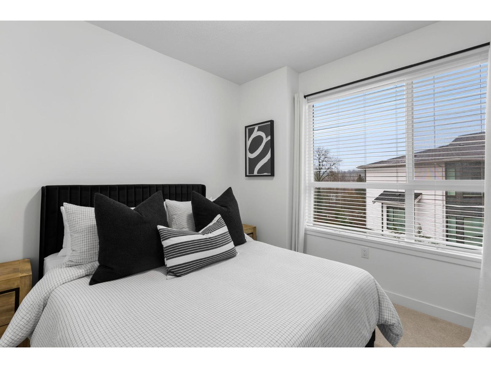 44 2886 Montrose Avenue Property Photo 25