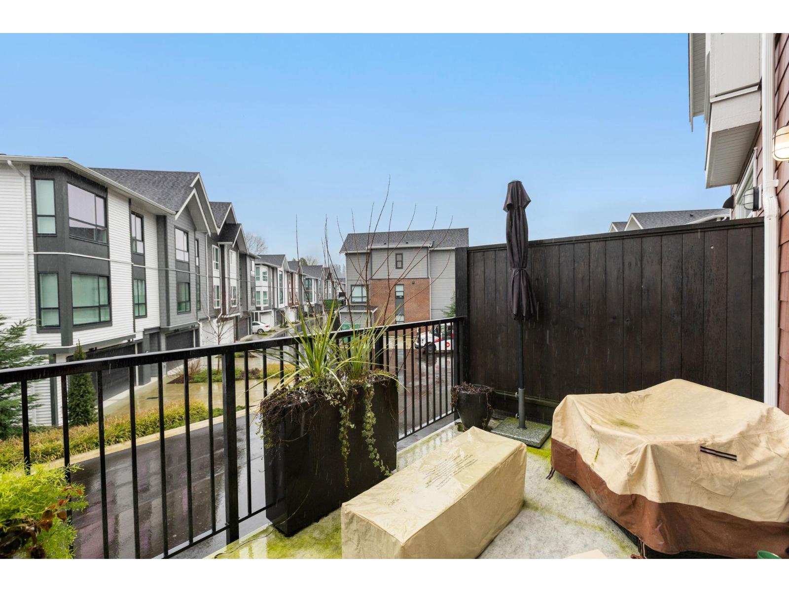 44 2886 Montrose Avenue Property Photo 30