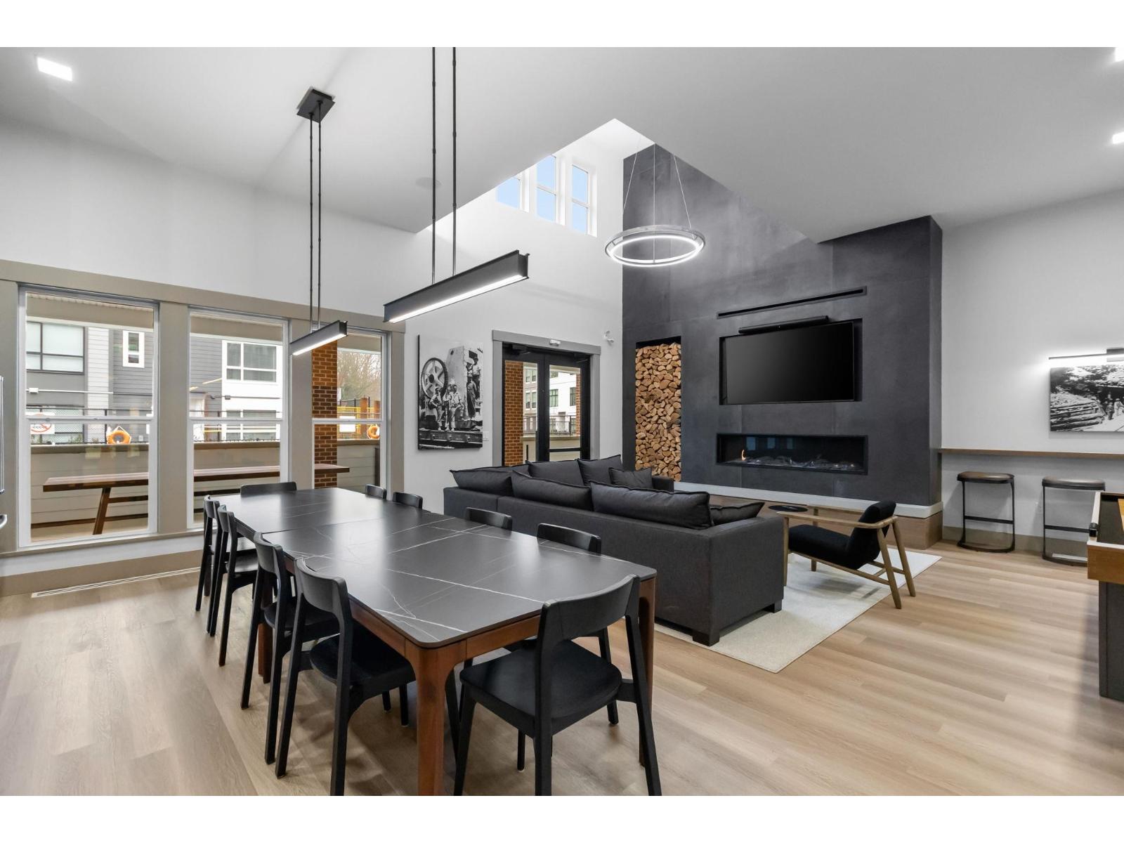 44 2886 Montrose Avenue Property Photo 33