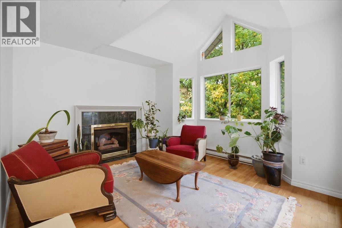 404 1723 FRANCES STREET Property Photo 1