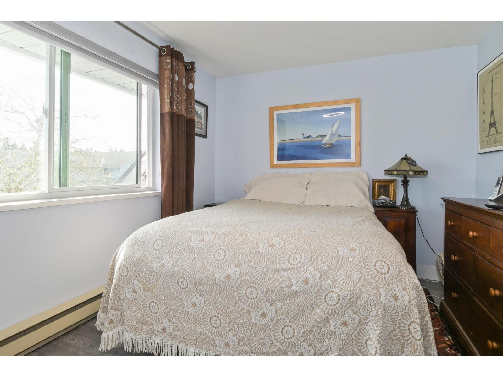 20 2475 Emerson Street Property Photo 15