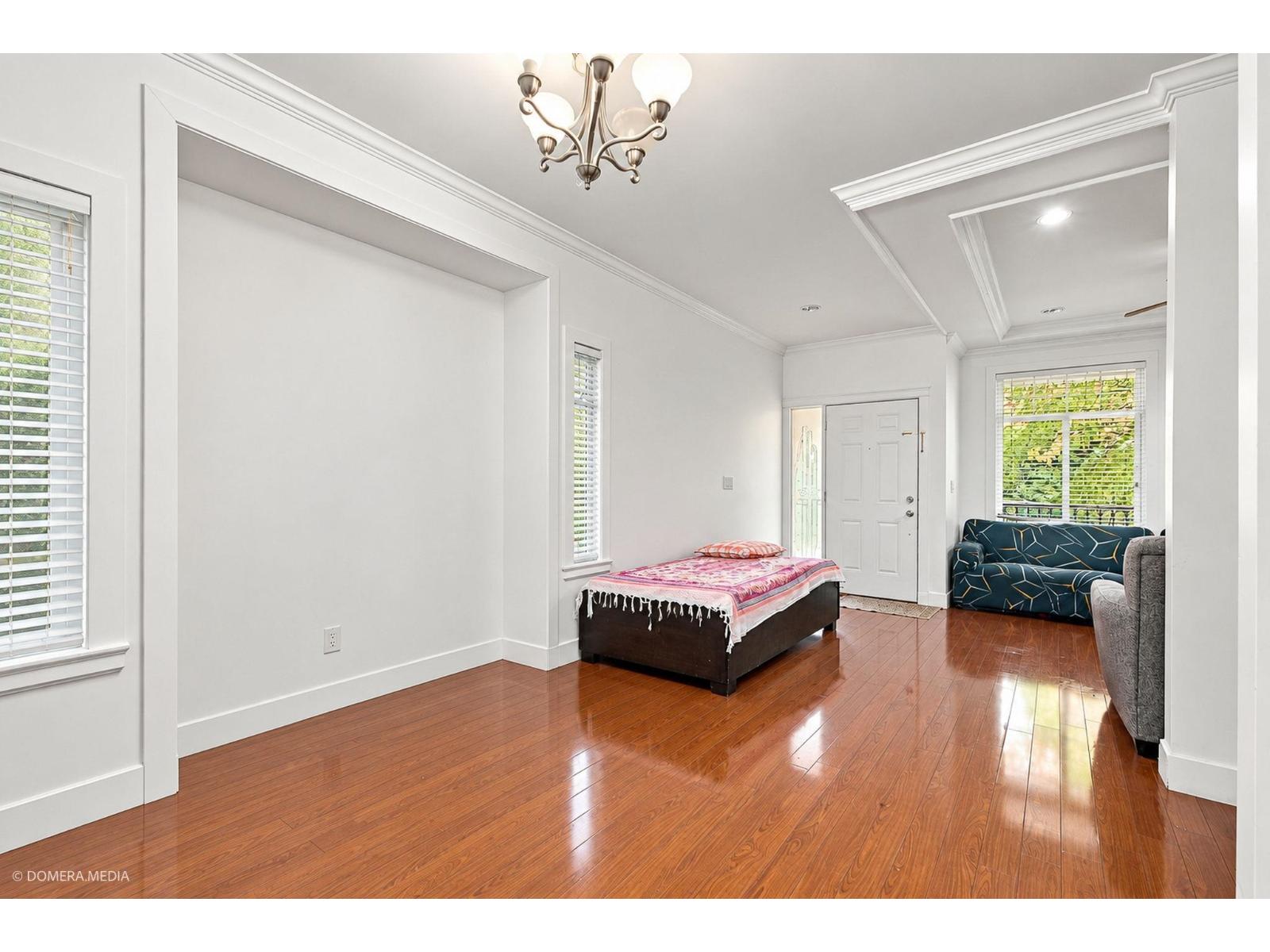 6911 144a Street Property Photo 8