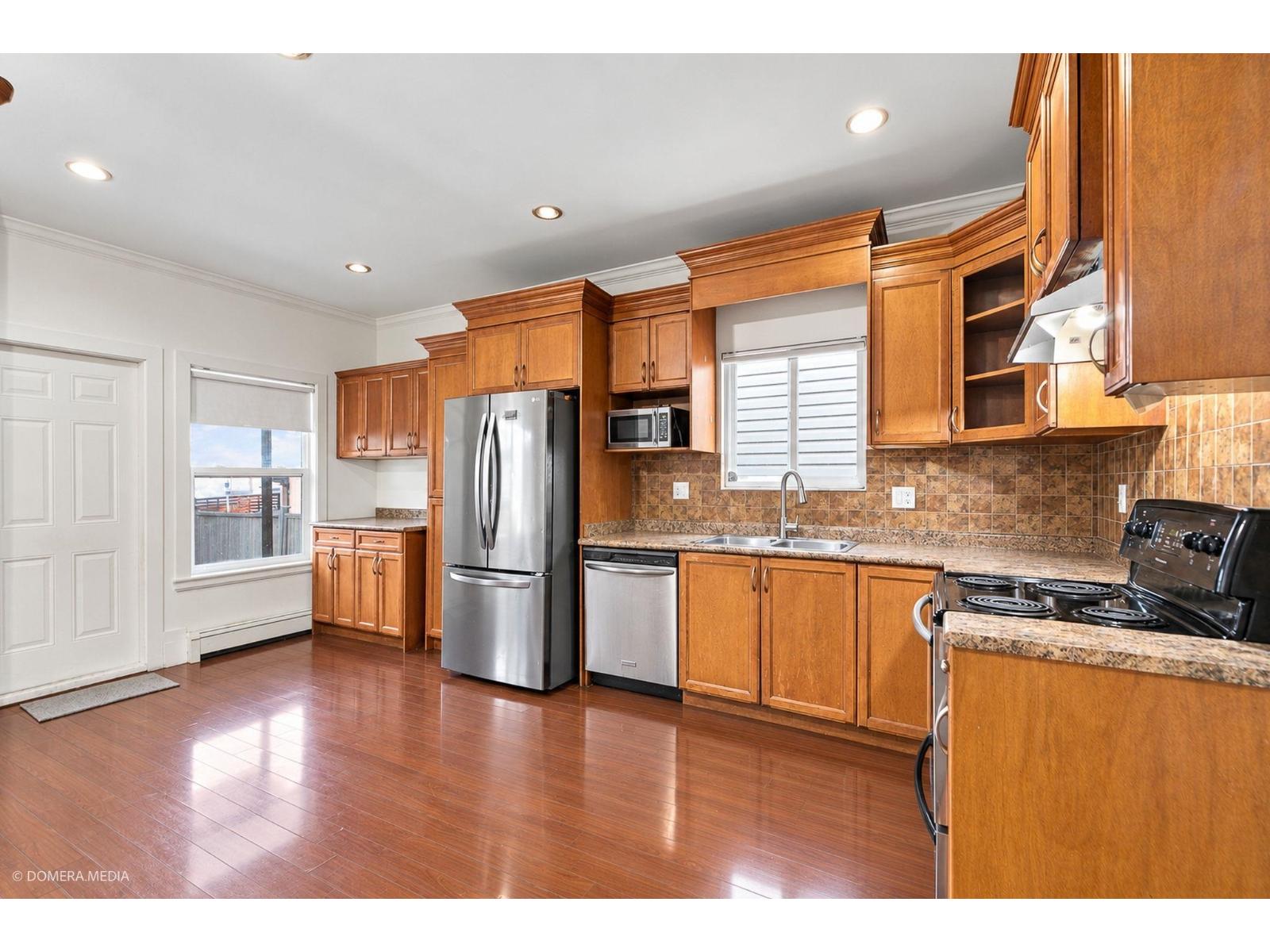 6911 144a Street Property Photo 11
