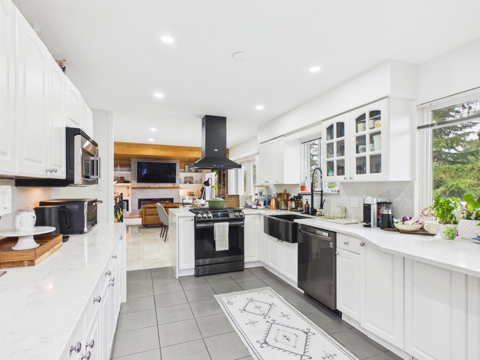 10662 Santa Monica Place Property Photo 7