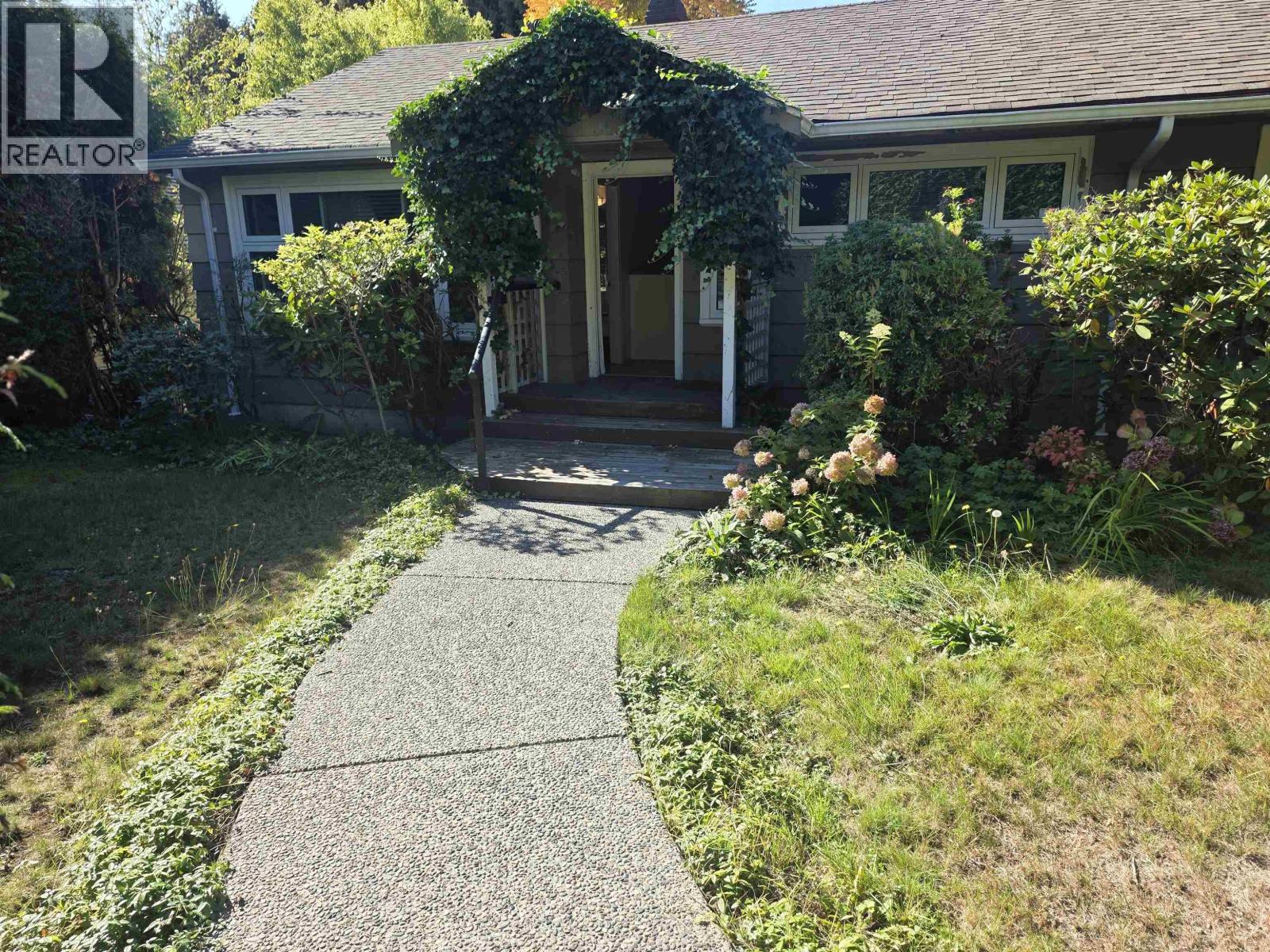6049 Dunbar Street Photo de la propriété 1