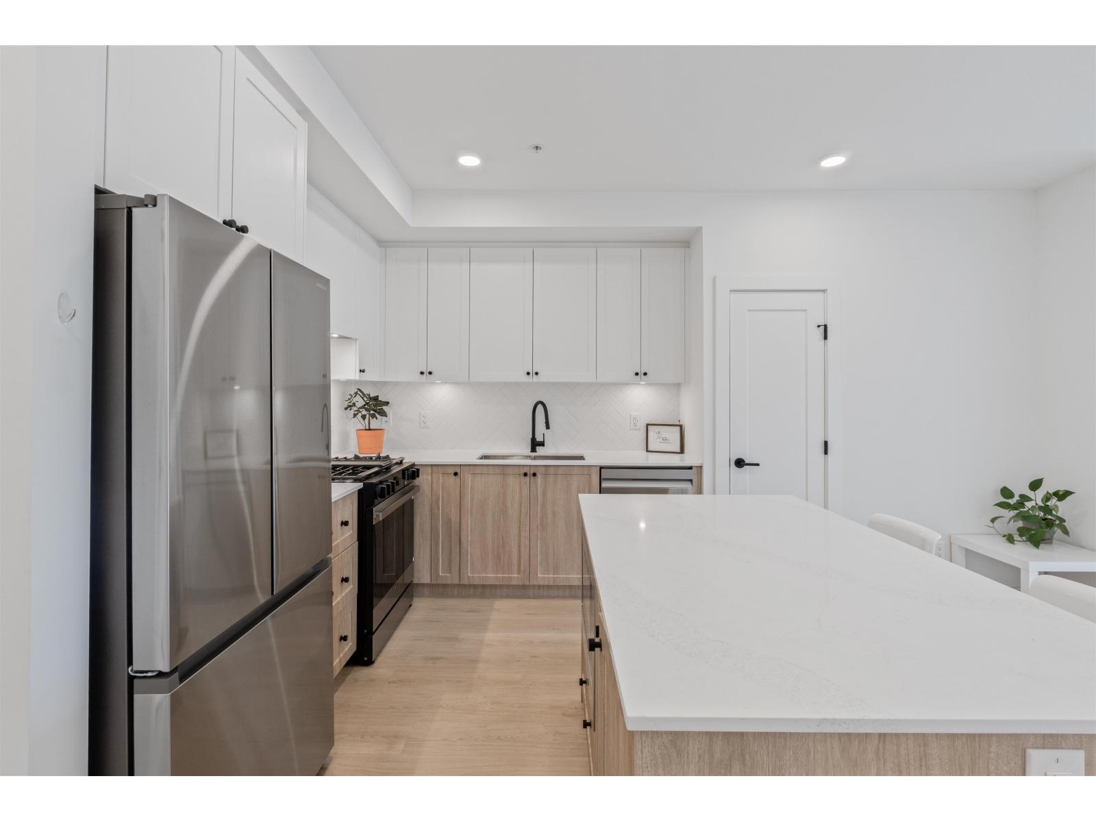 415 19979 76 Avenue Property Photo 13