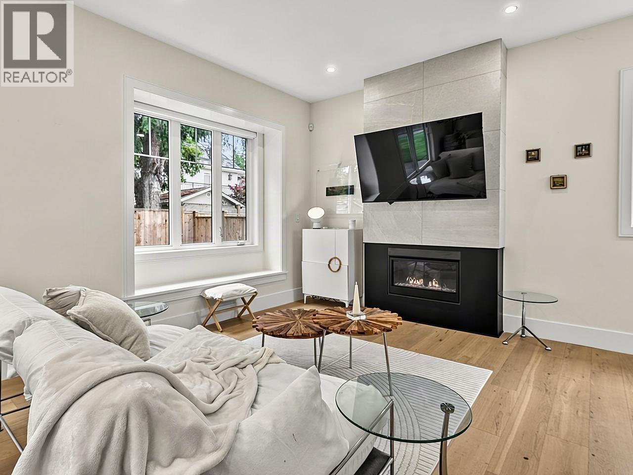 11486 Railway Avenue Property Photo 4