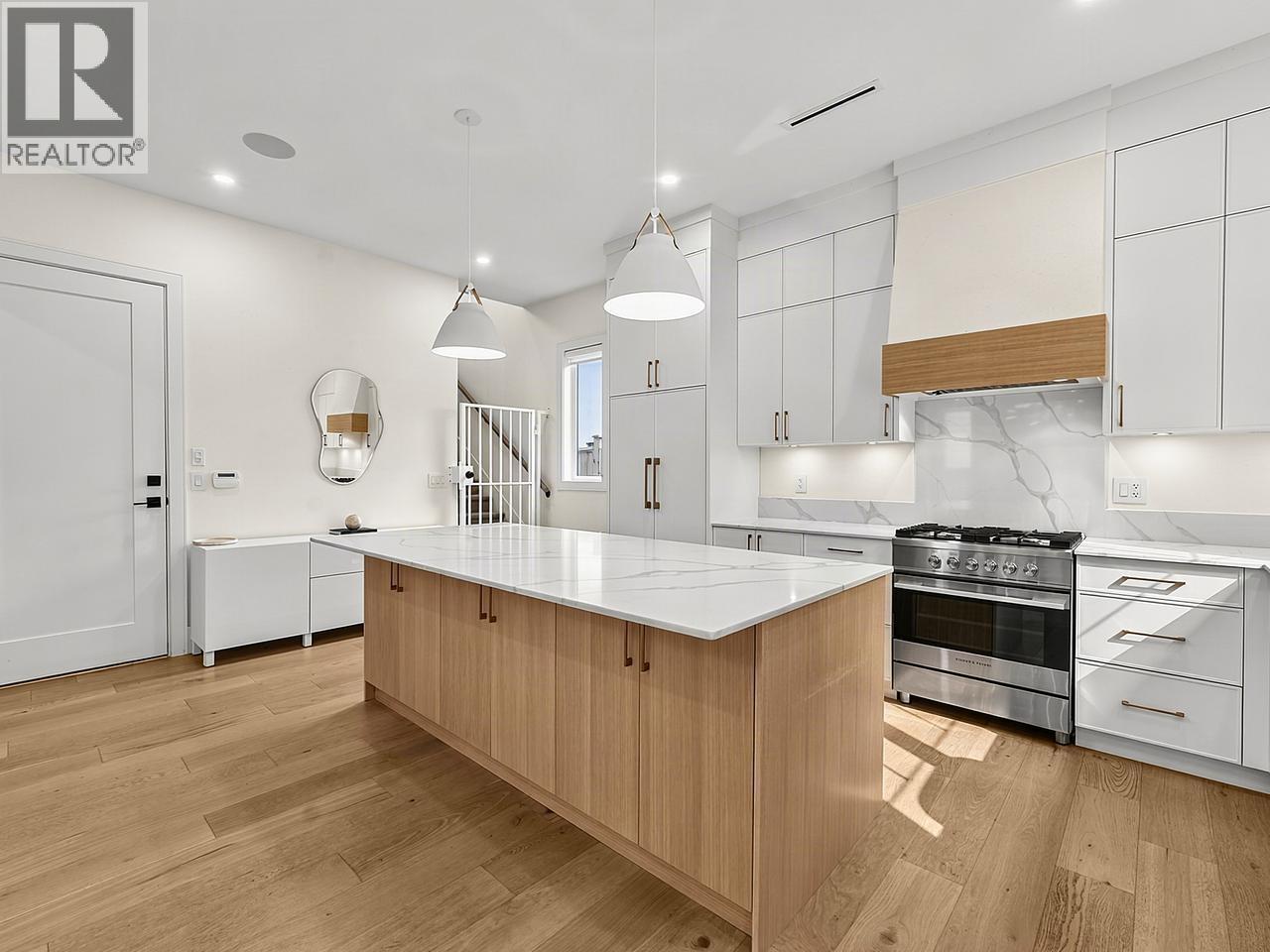 11486 Railway Avenue Property Photo 10