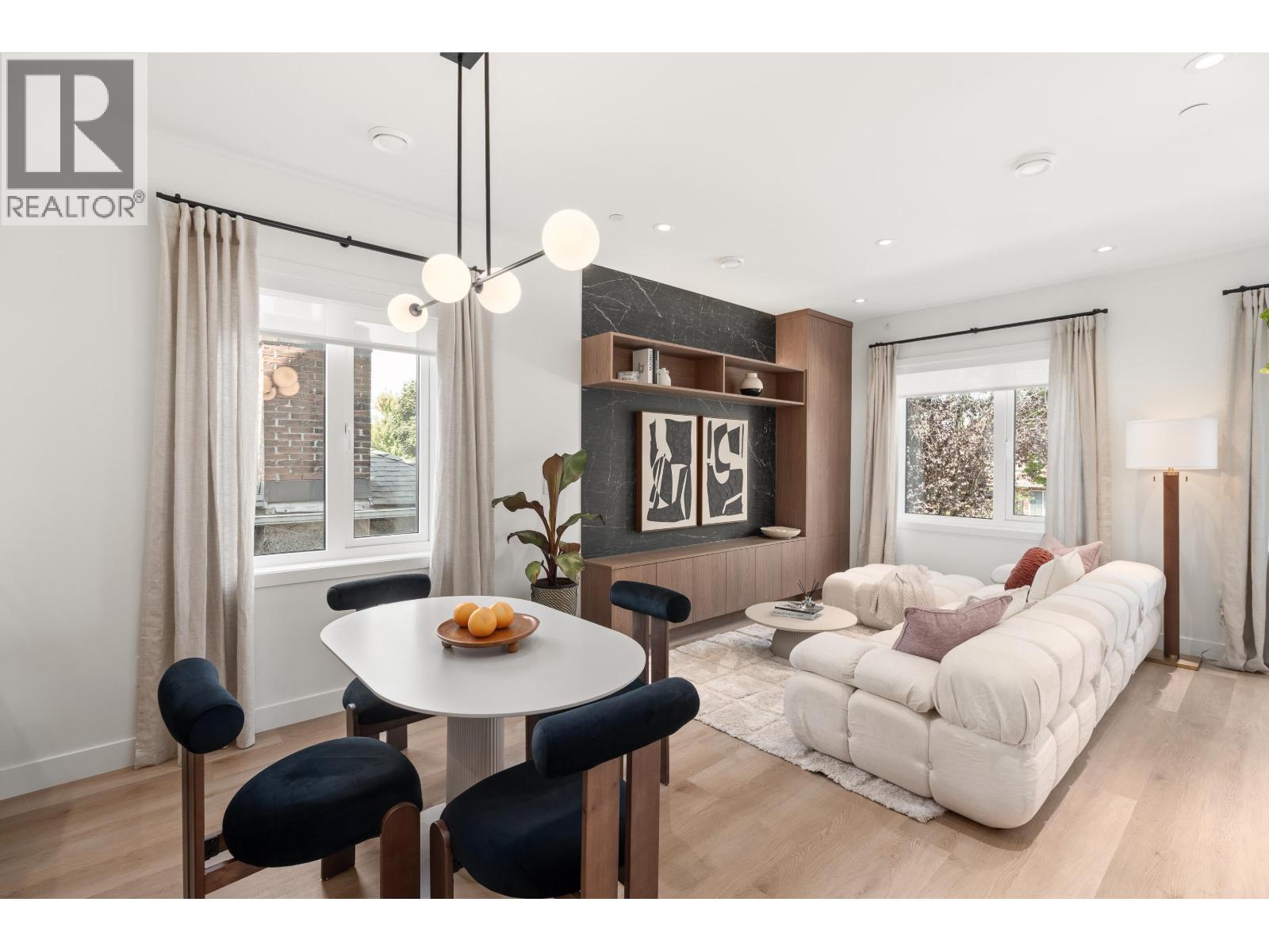 1 2240 E 40th Avenue Property Photo 2