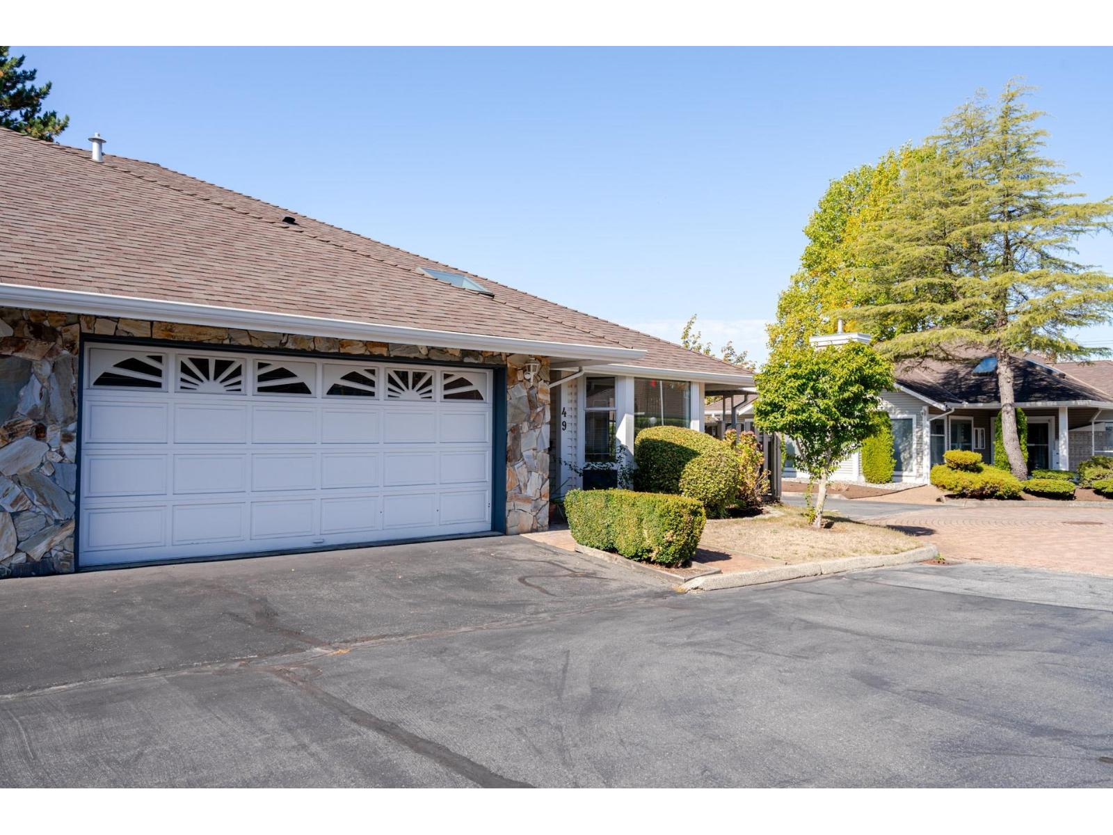 49 21746 52 Avenue Property Photo 2