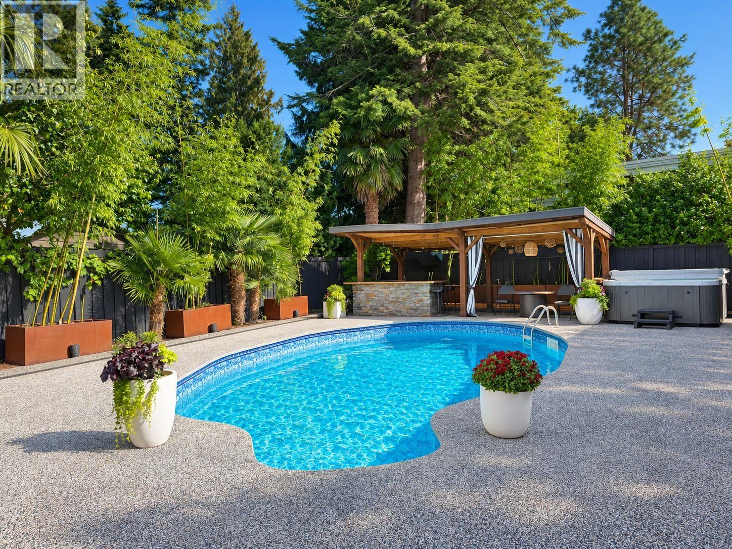1050 Eden Crescent Property Photo 2