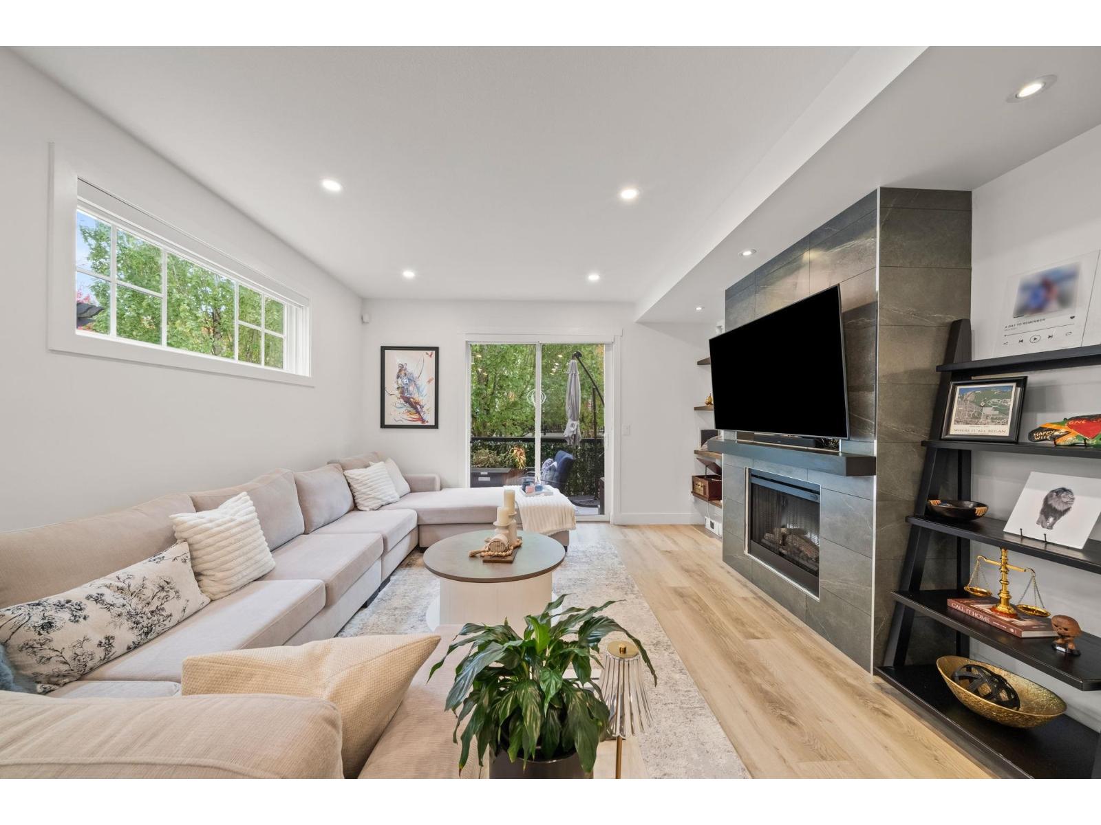37 7238 189 Street Property Photo 1