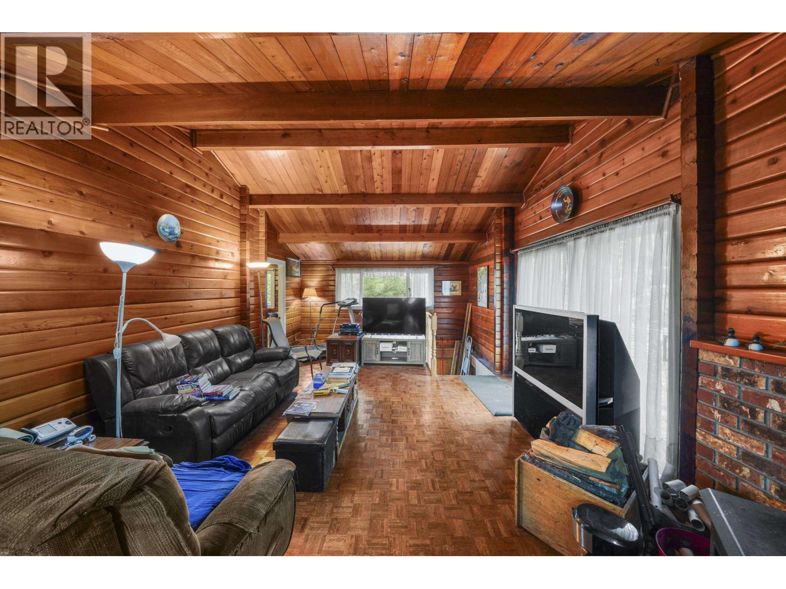 10941 249 Street Property Photo 2
