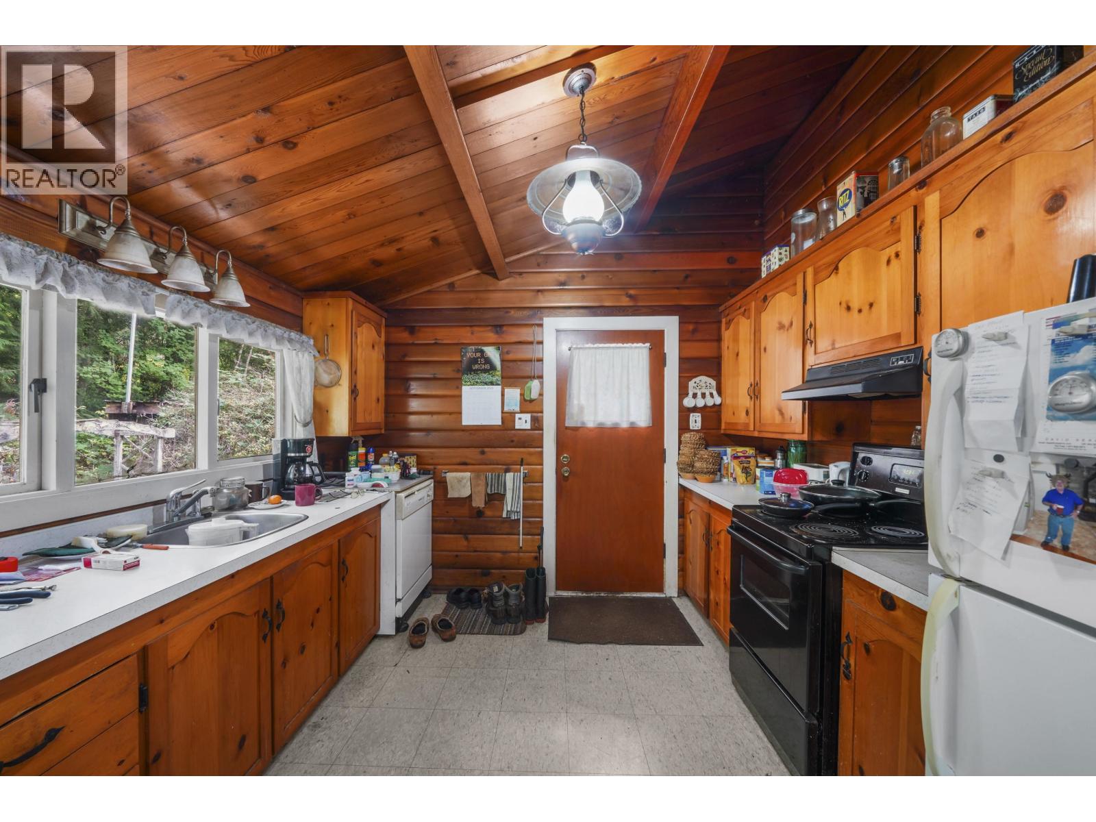 10941 249 Street Property Photo 5