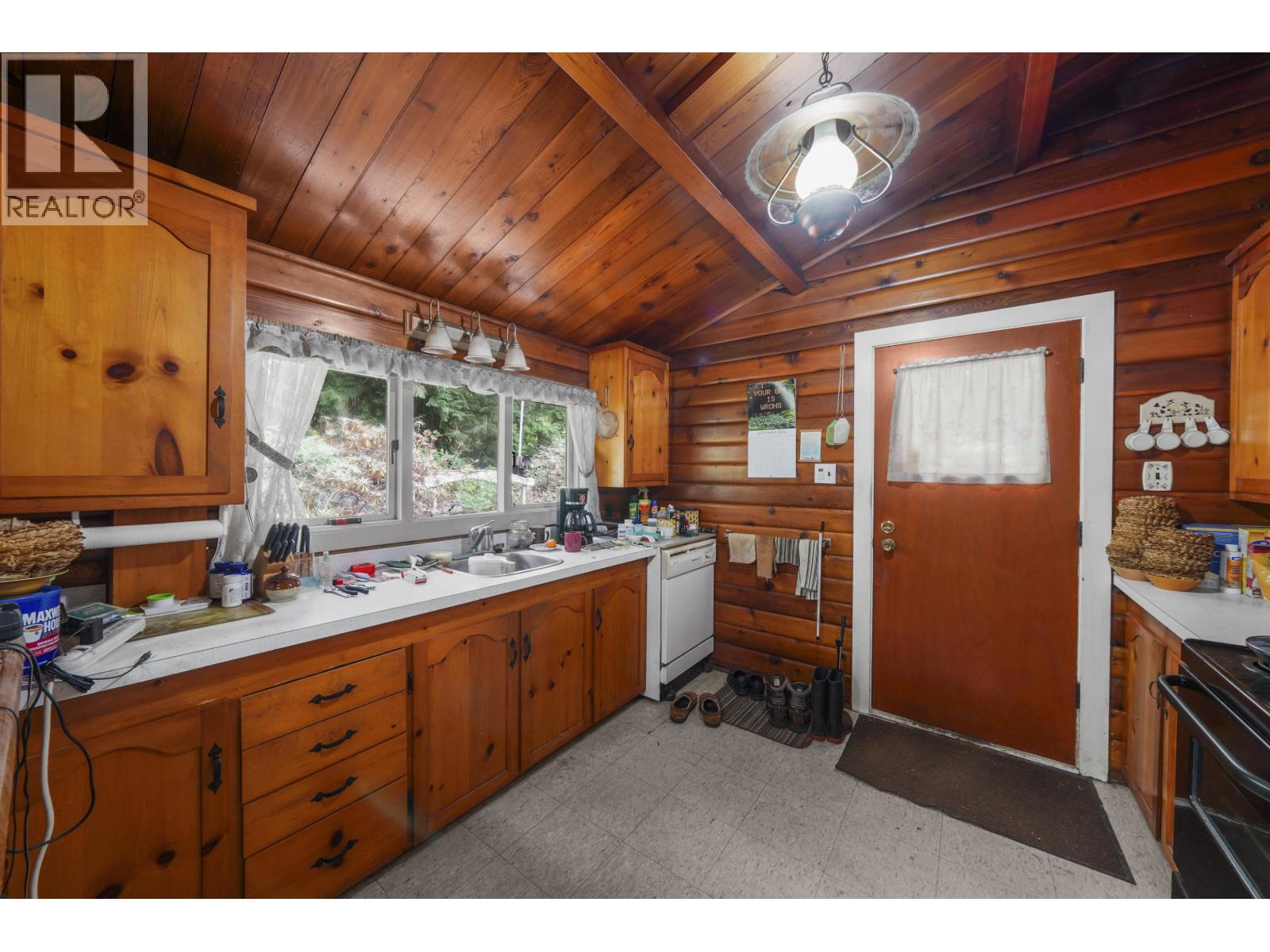 10941 249 Street Property Photo 6