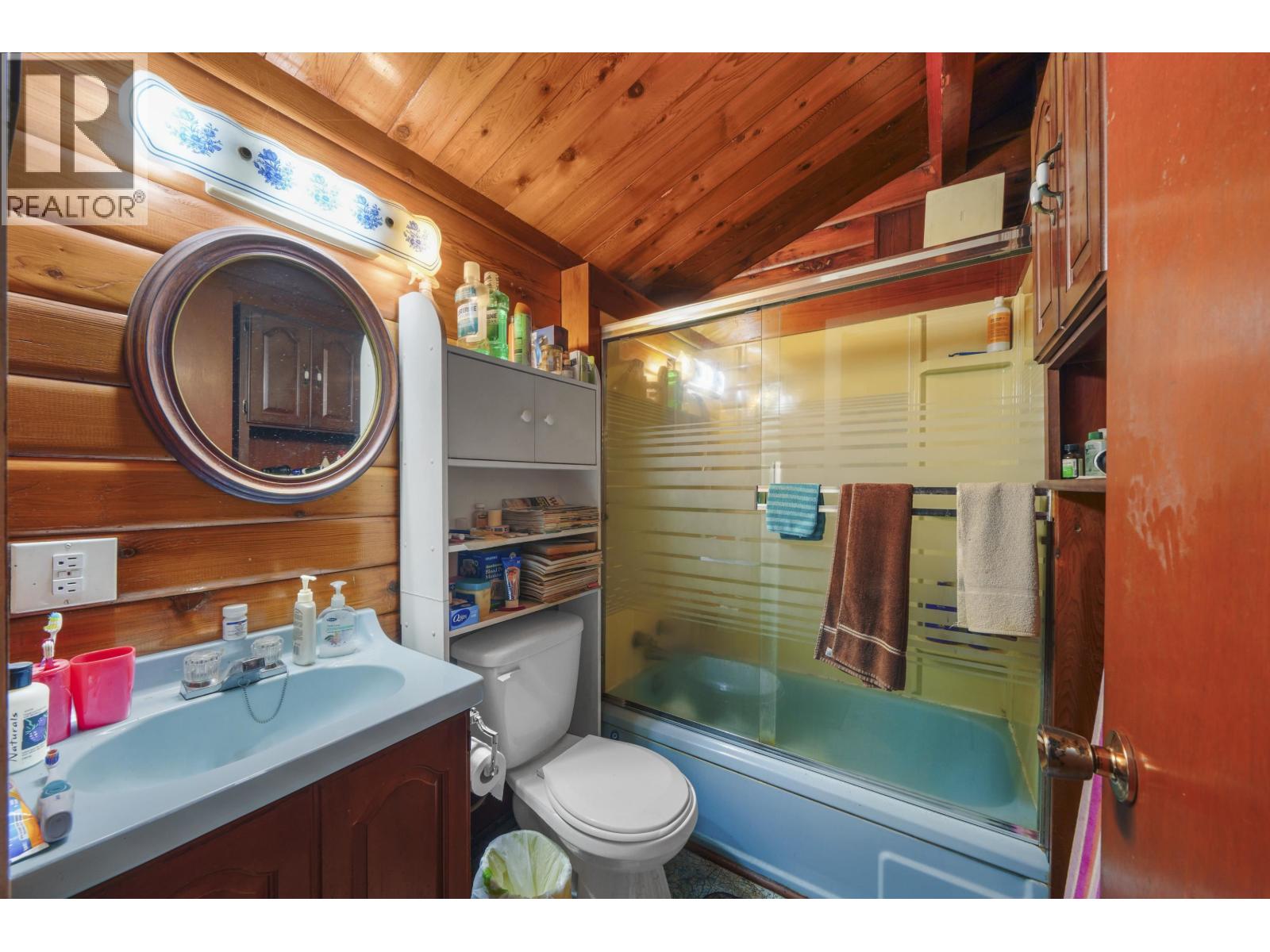 10941 249 Street Property Photo 8