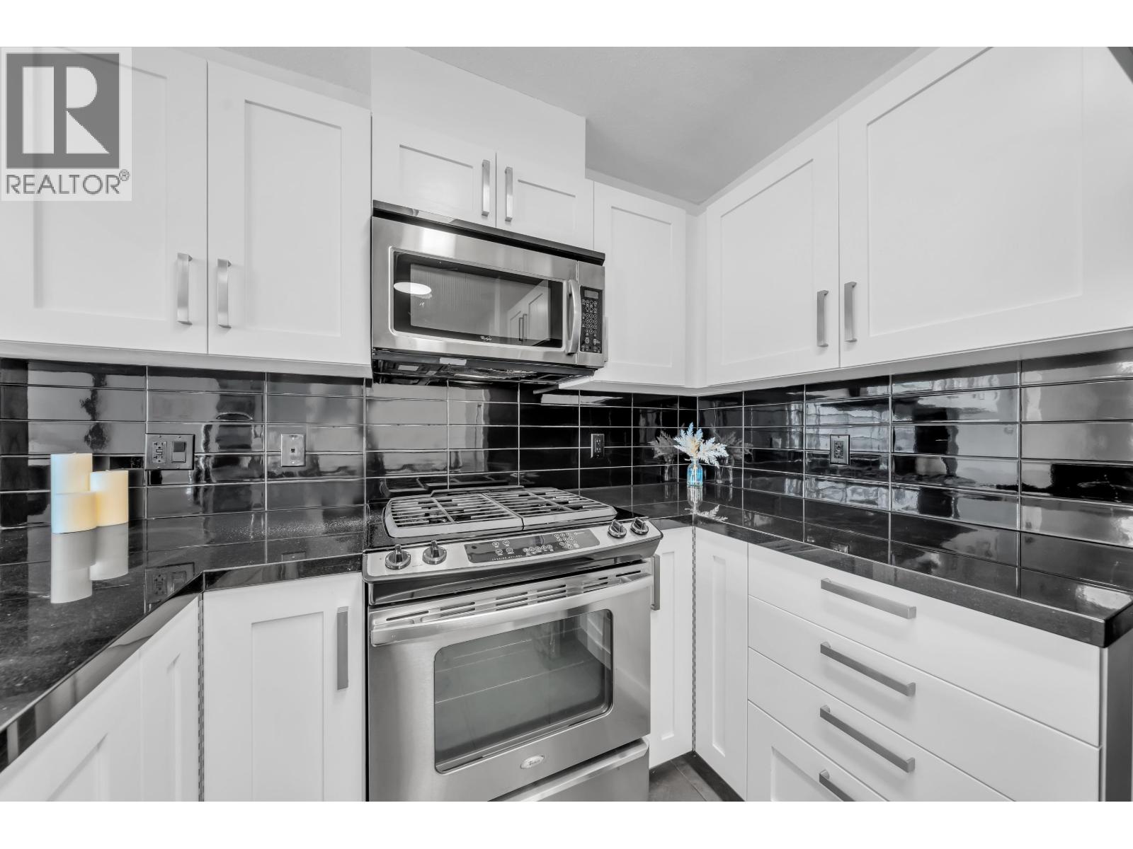 2705 2133 Douglas Road Property Photo 15