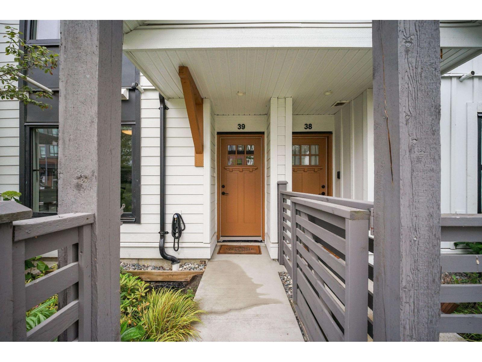 39 7937 206 Street Property Photo 3