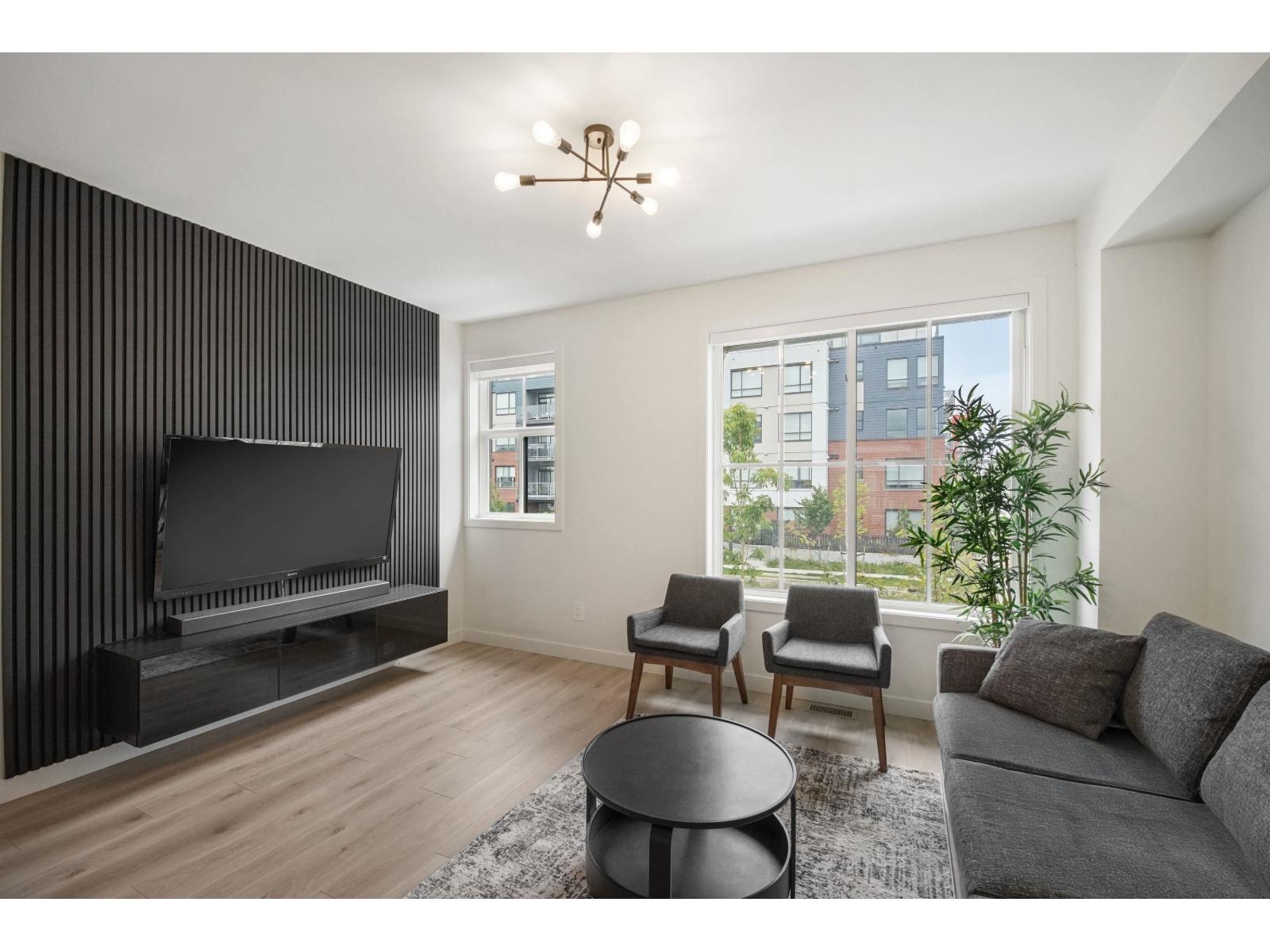 39 7937 206 Street Property Photo 5