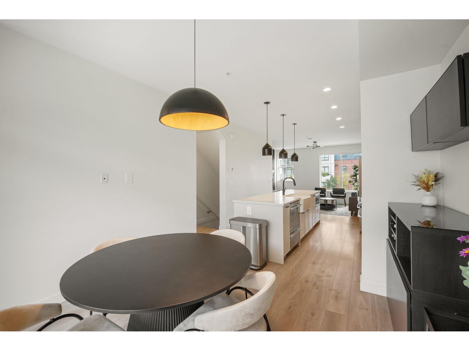 39 7937 206 Street Property Photo 11