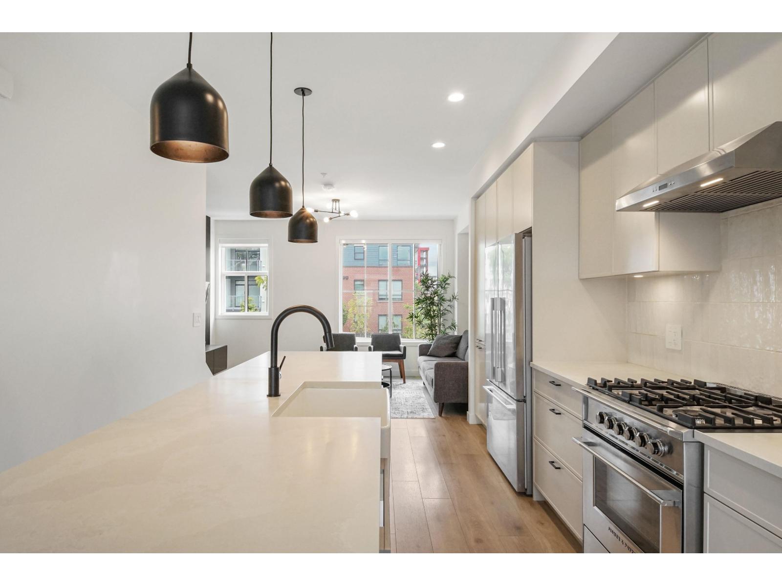 39 7937 206 Street Property Photo 12