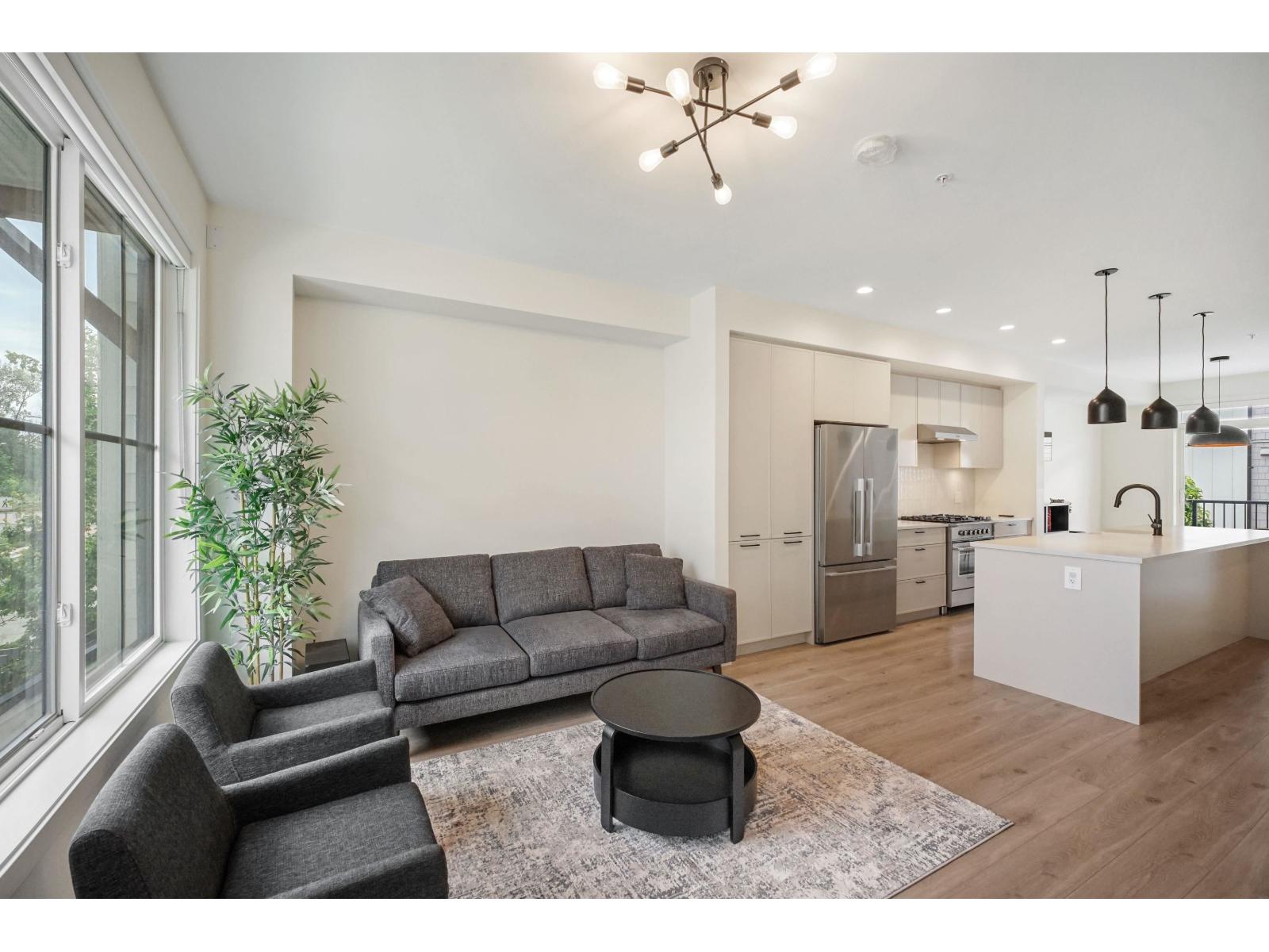 39 7937 206 Street Property Photo 14
