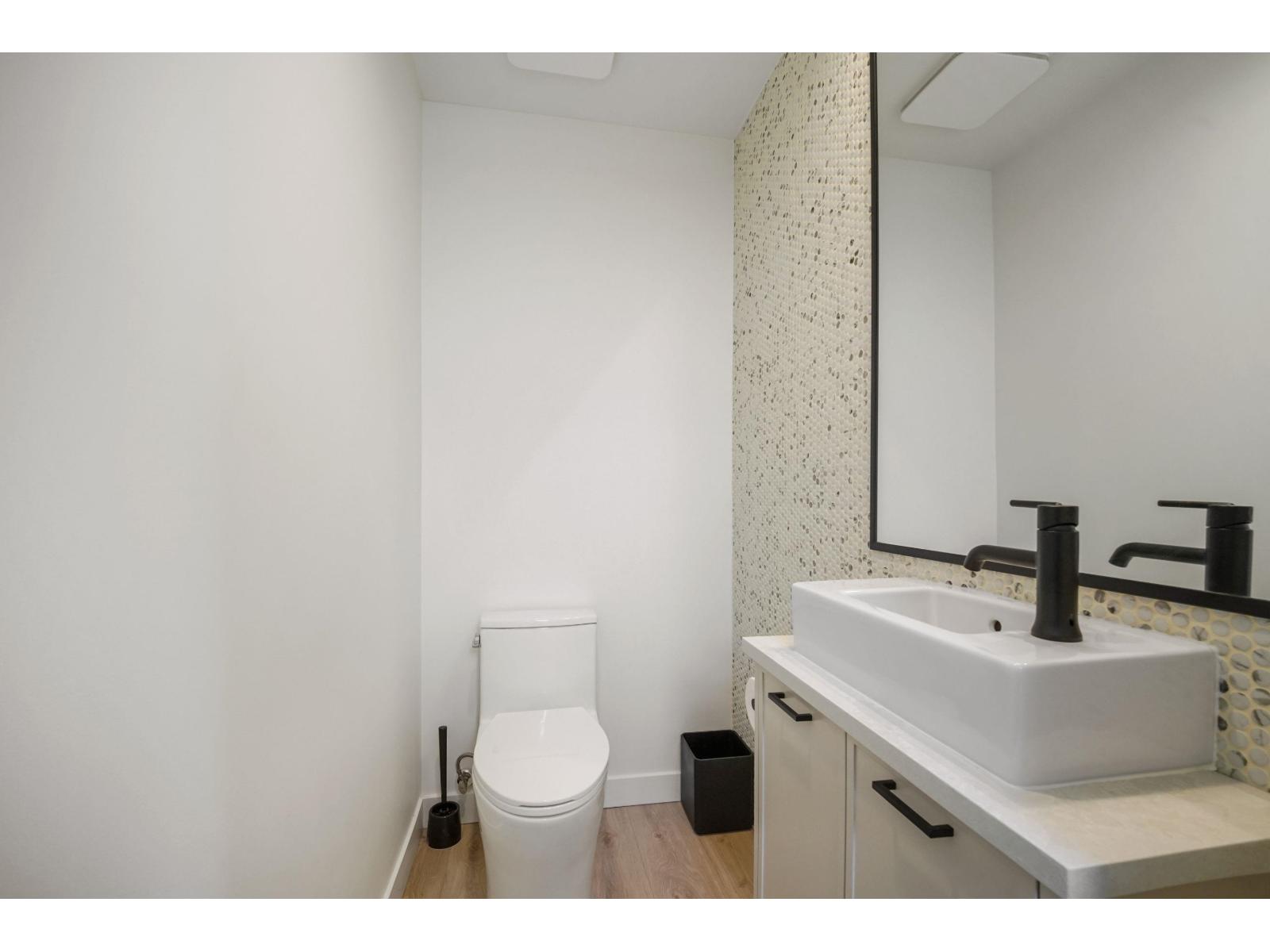 39 7937 206 Street Property Photo 15