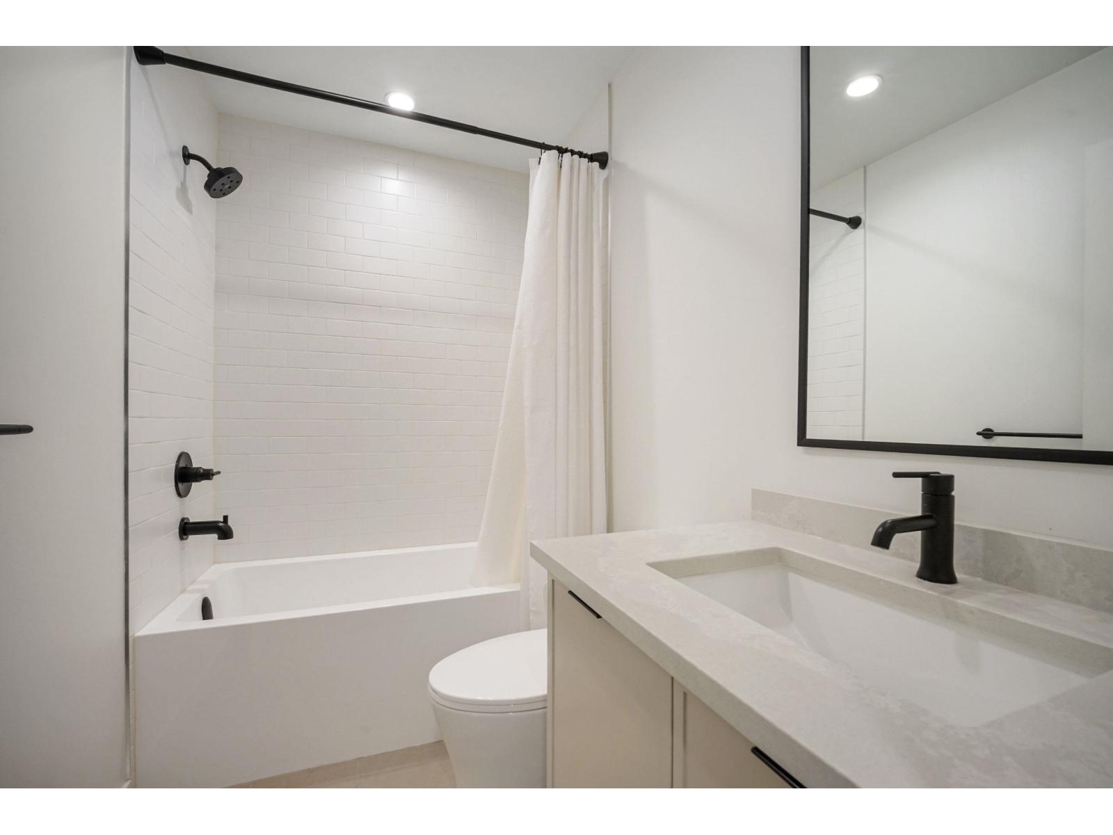 39 7937 206 Street Property Photo 21