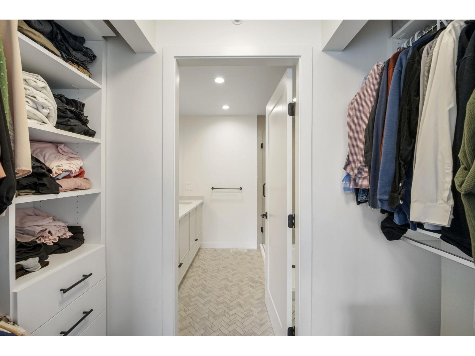 39 7937 206 Street Property Photo 24
