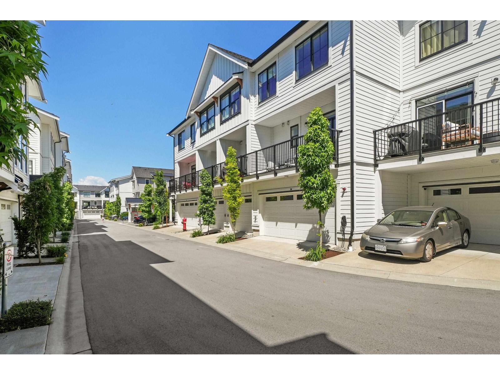 39 7937 206 Street Property Photo 33