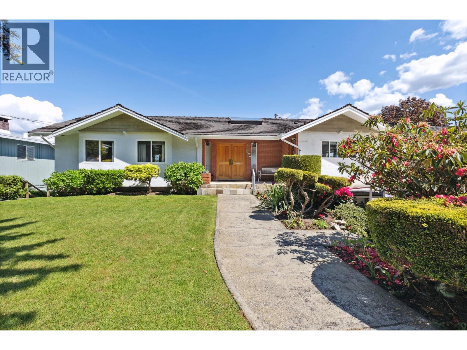474 Fairway Drive Property Photo 1