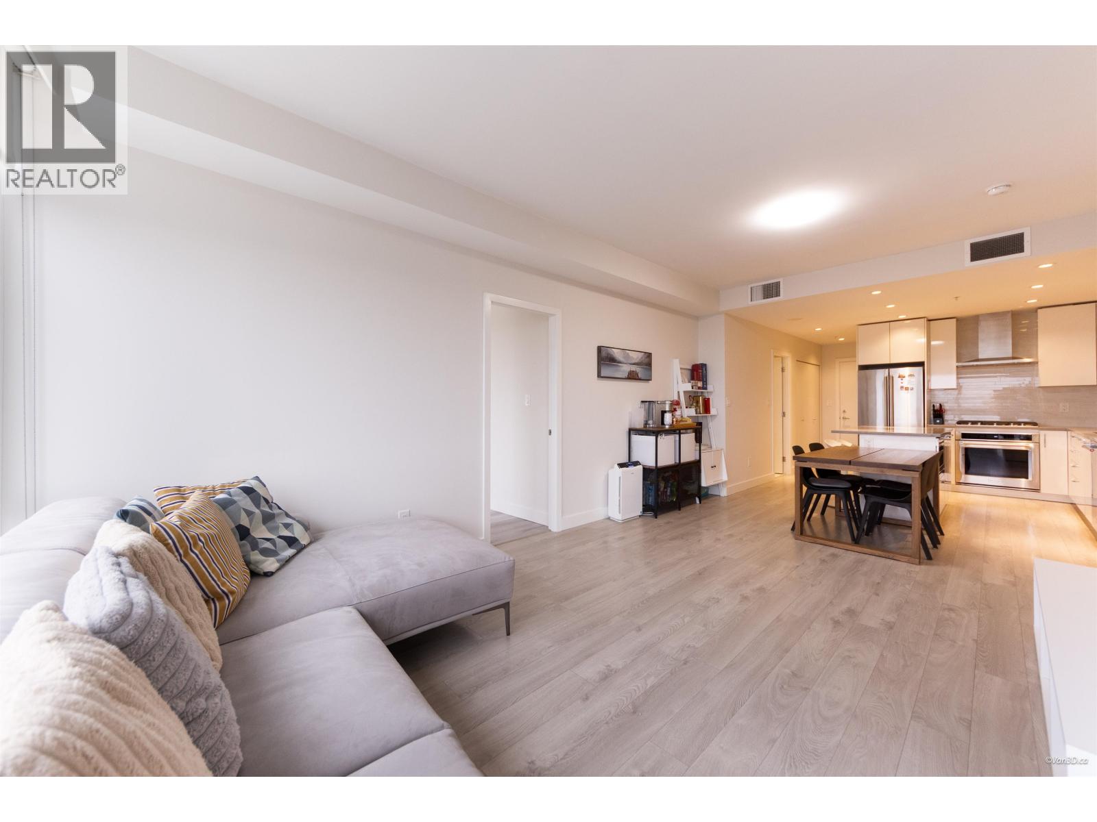 2407 1788 Gilmore Avenue Property Photo 6