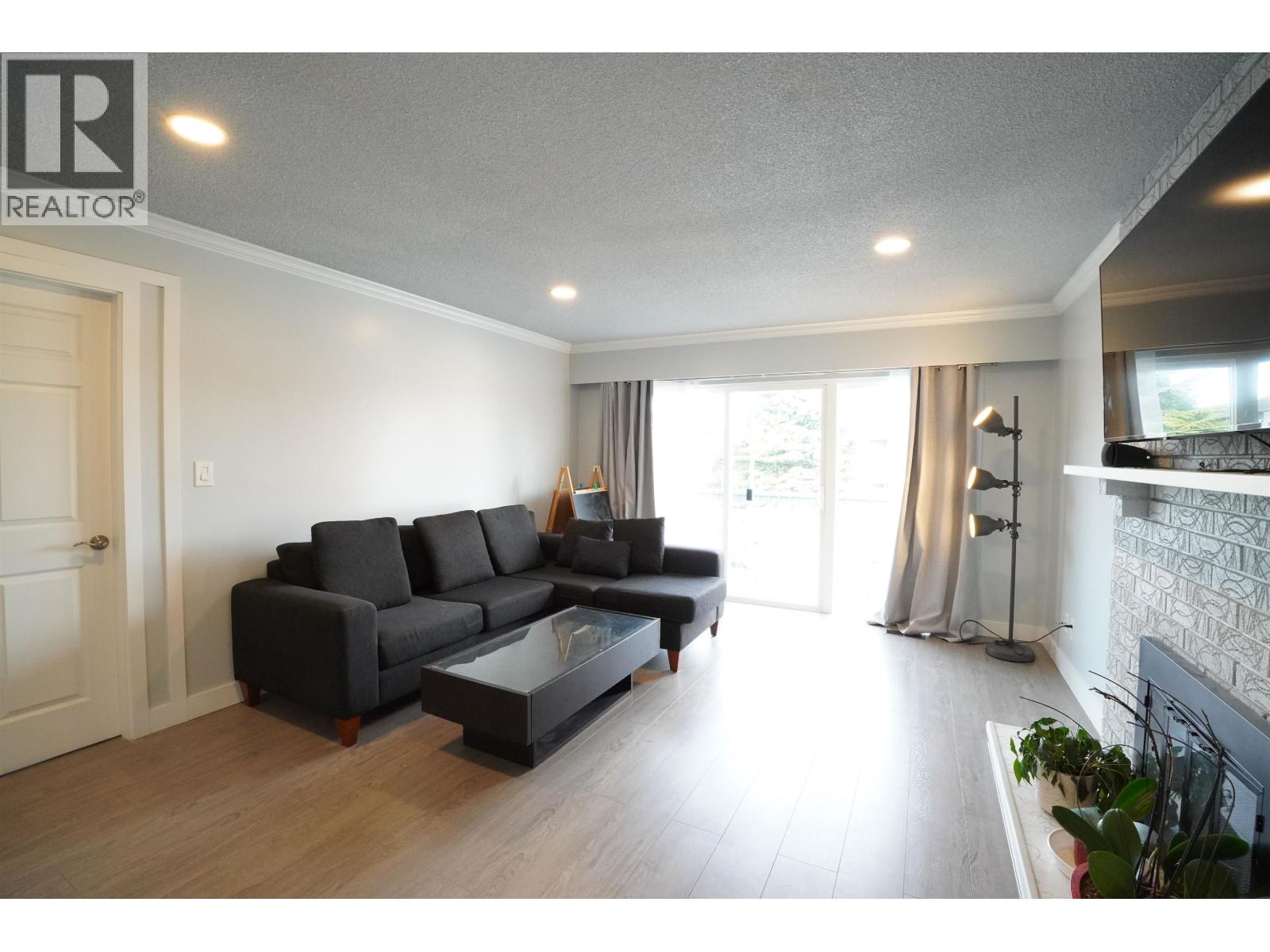 6819 Knight Street Property Photo 7