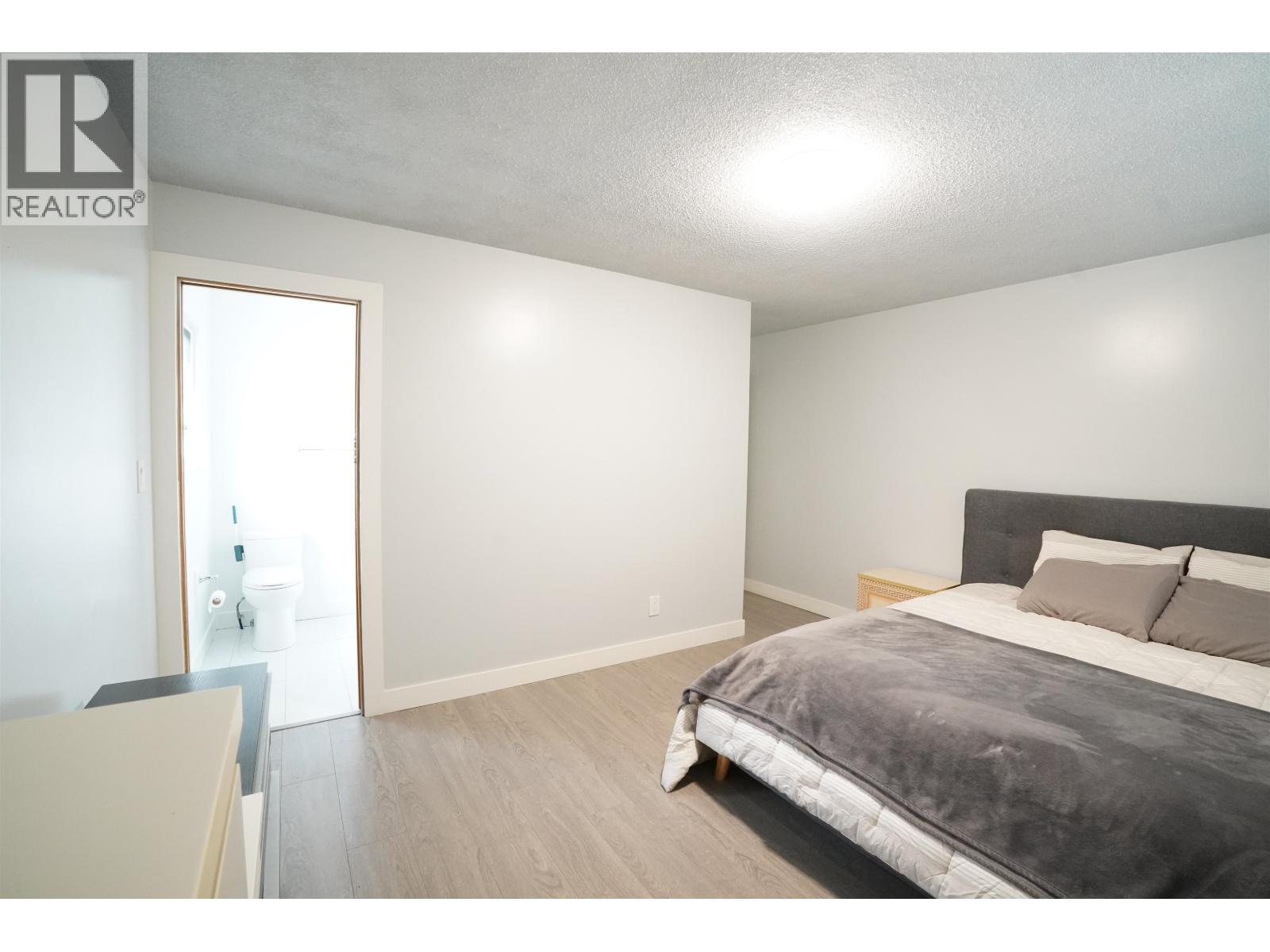 6819 Knight Street Property Photo 13