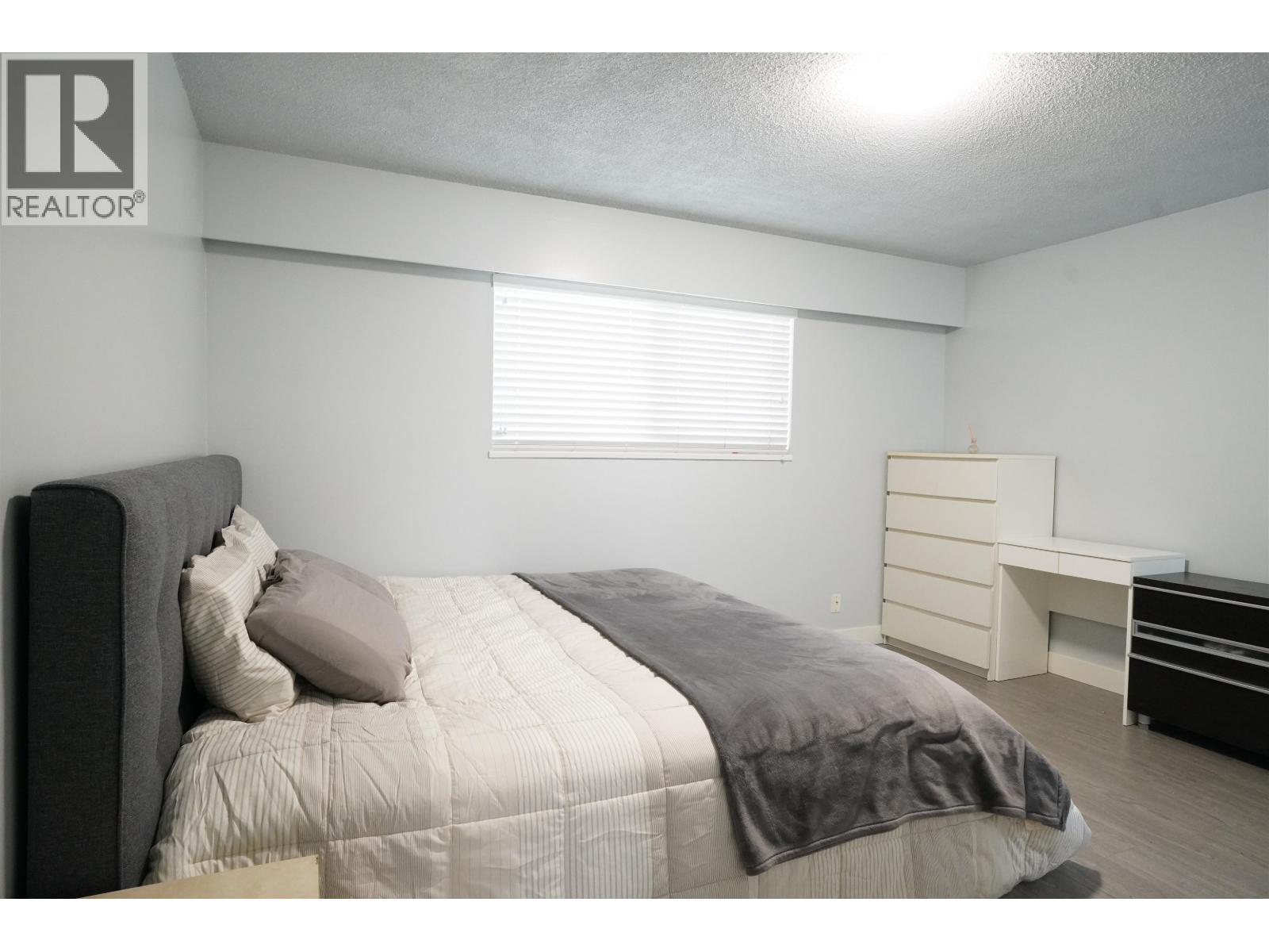 6819 Knight Street Property Photo 14