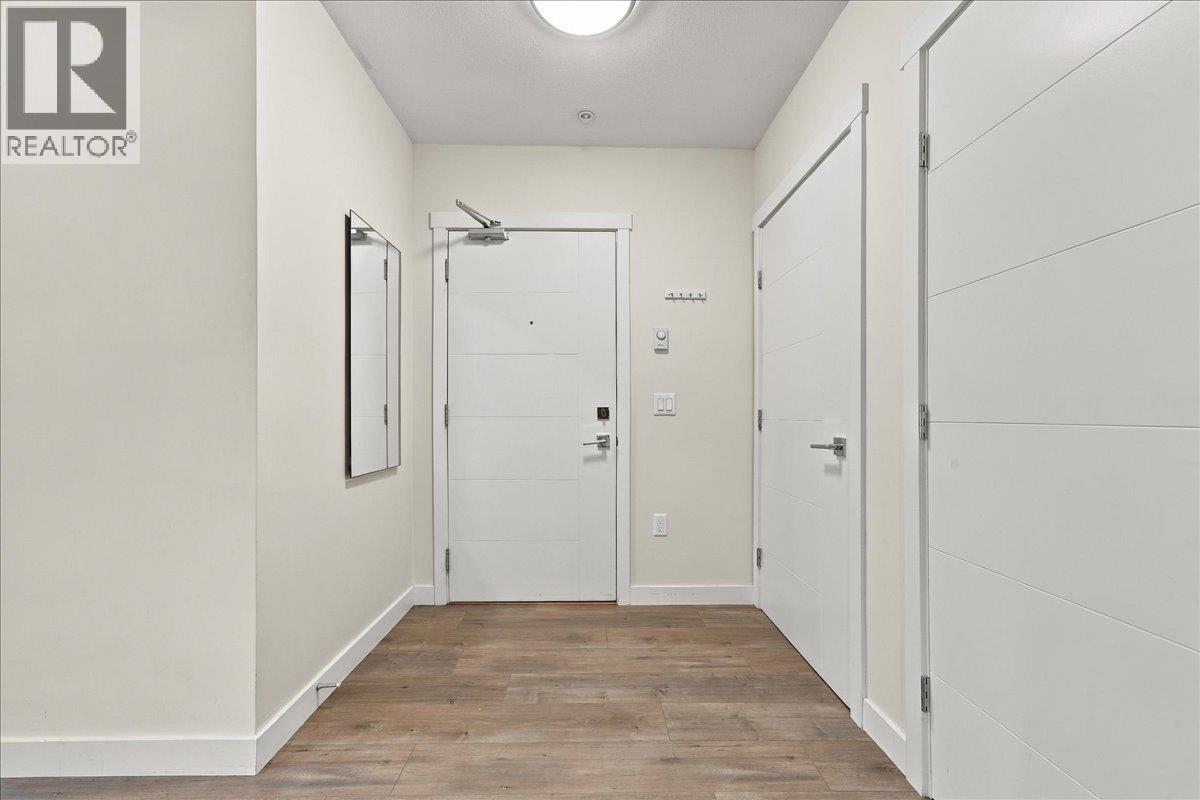 604 707 Como Lake Avenue Property Photo 3