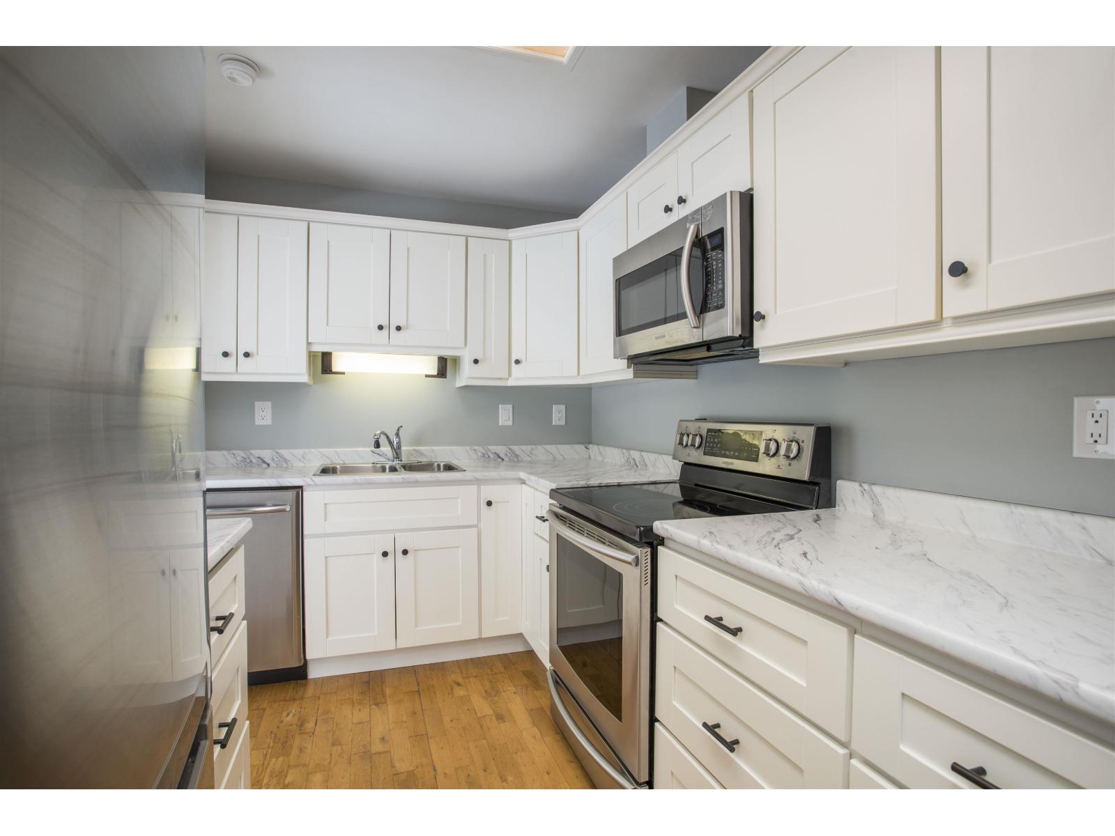310 1437 Foster Street Property Photo 10